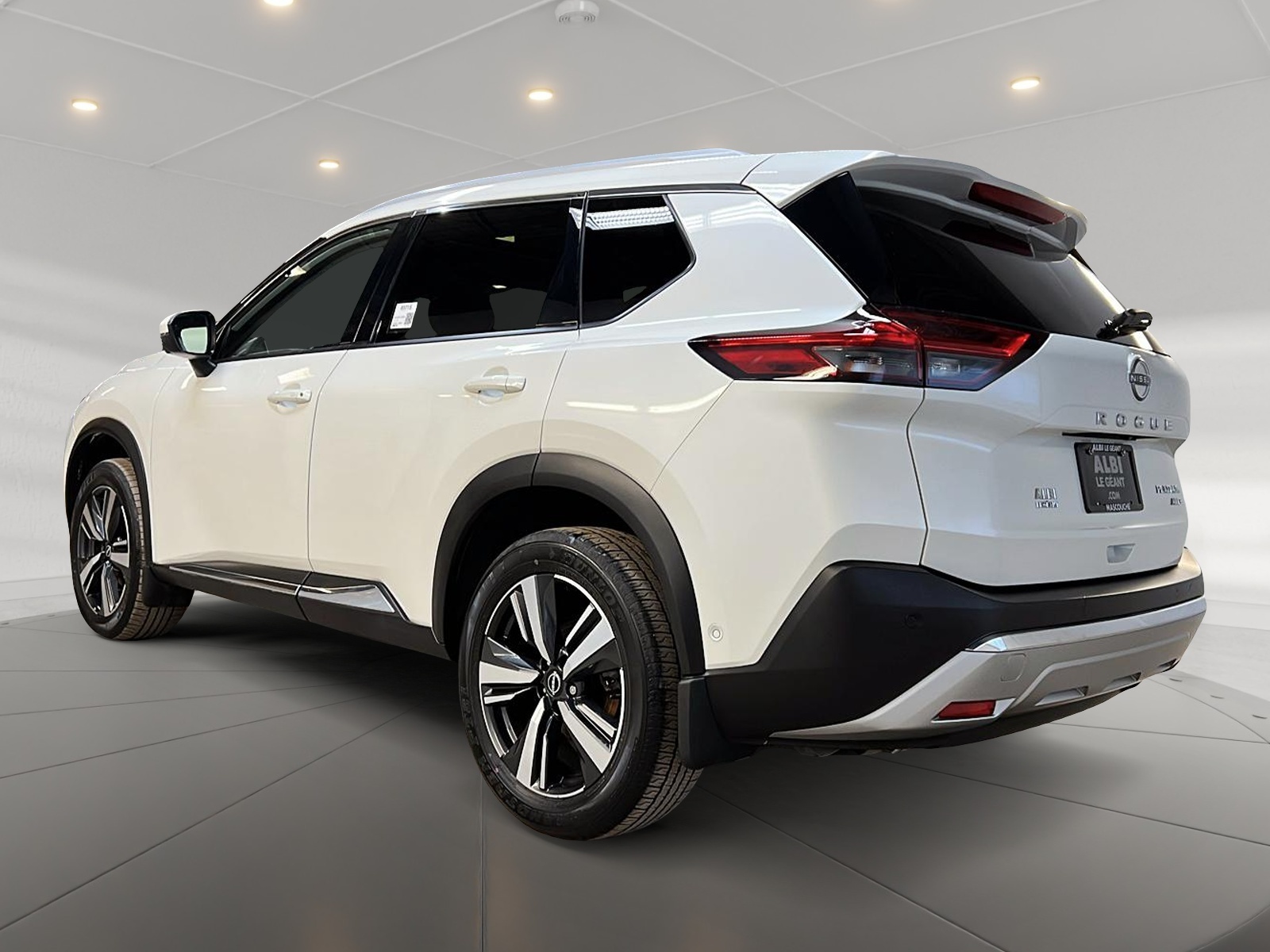 Nissan Rogue PLATINUM CUIR TOIT PANO NAV 4RM 2023 — photo 6