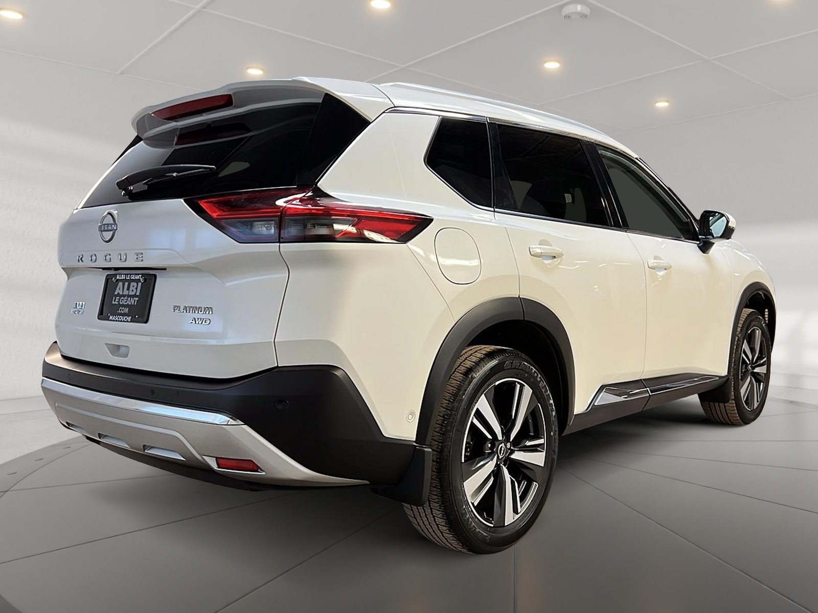 Nissan Rogue PLATINUM CUIR TOIT PANO NAV 4RM 2023 — photo 4