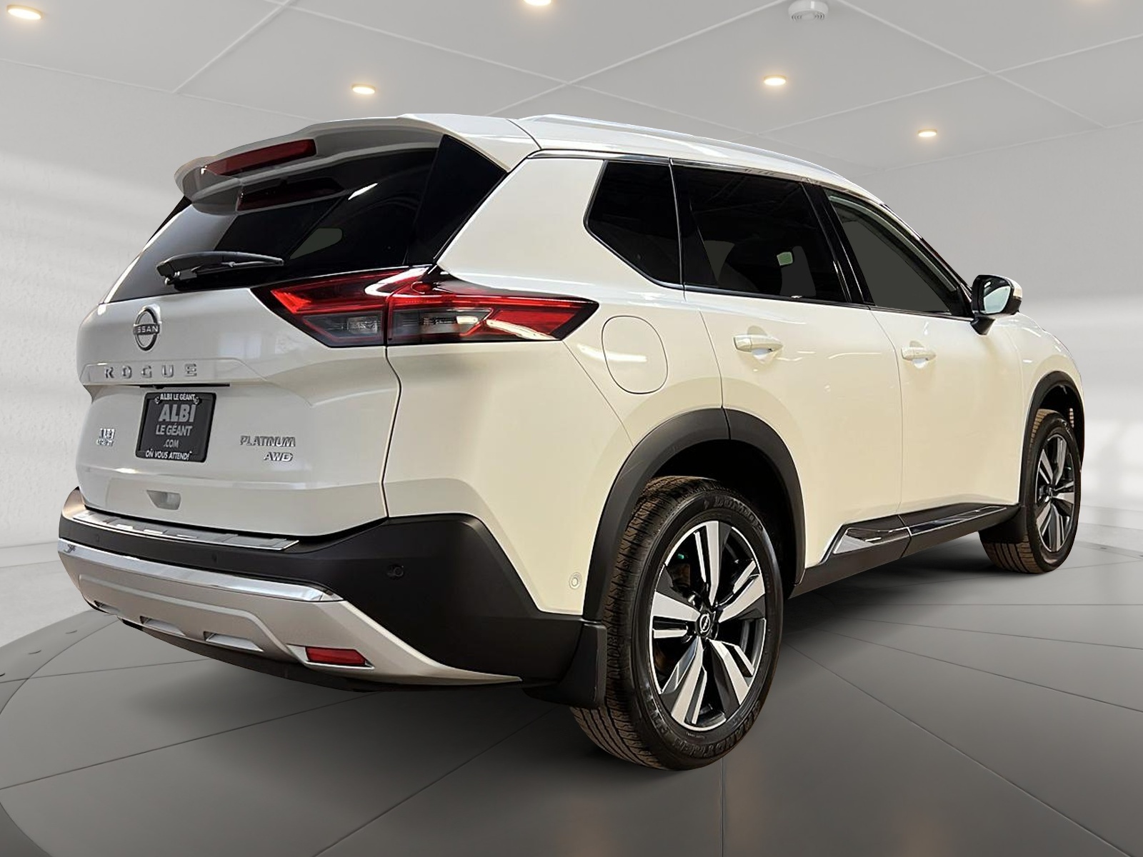 Nissan Rogue PLATINUM CUIR TOIT PANO NAV 4RM 2023 — photo 4