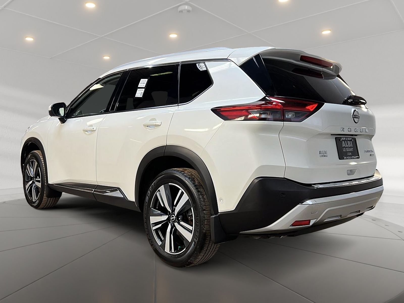 Nissan Rogue PLATINUM CUIR TOIT PANO NAV 4RM 2023 — photo 6