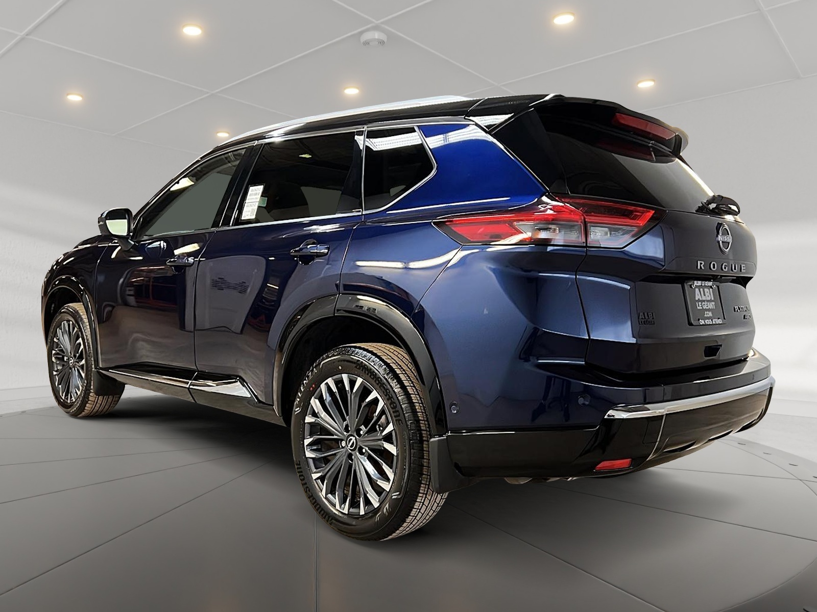 Nissan Rogue PLATINUM TECH CUIR TOIT PANO NAV 4RM 2025 — photo 6