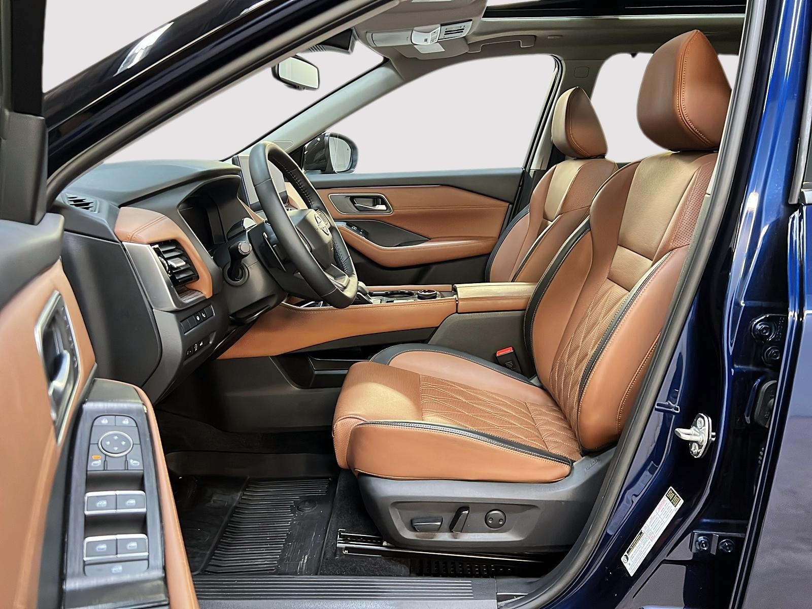 Nissan Rogue PLATINUM TECH CUIR TOIT PANO NAV 4RM 2025 — photo 7