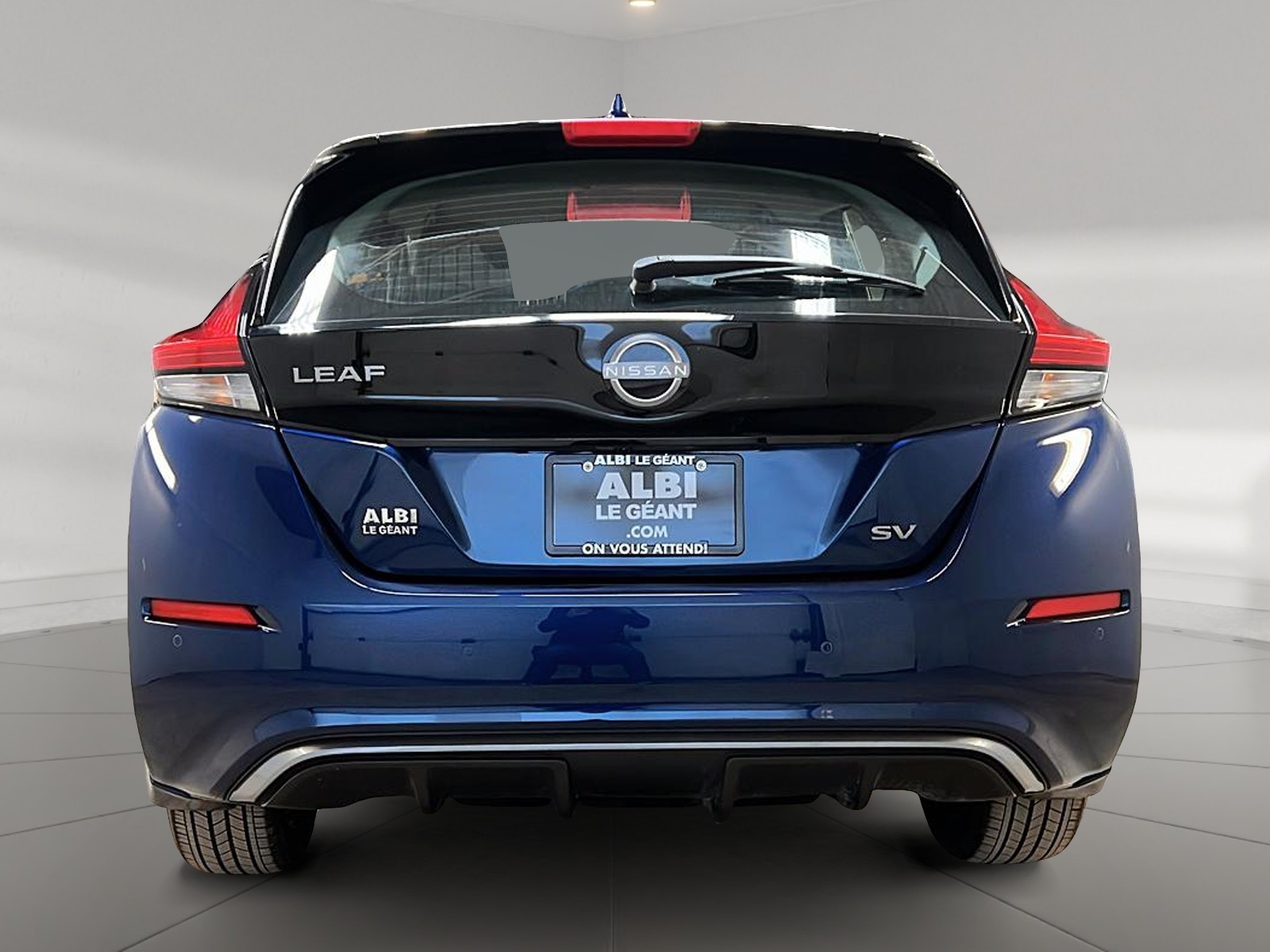 Nissan Leaf SV NAV 2023 — photo 5
