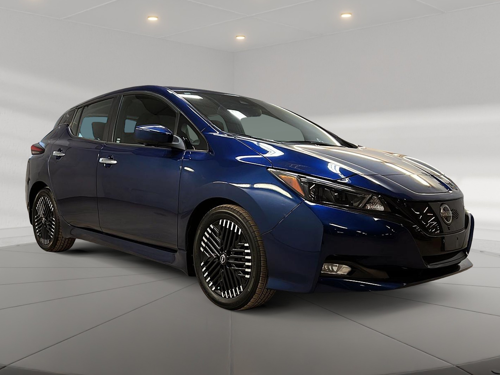 Nissan Leaf SV NAV 2023 — photo 3