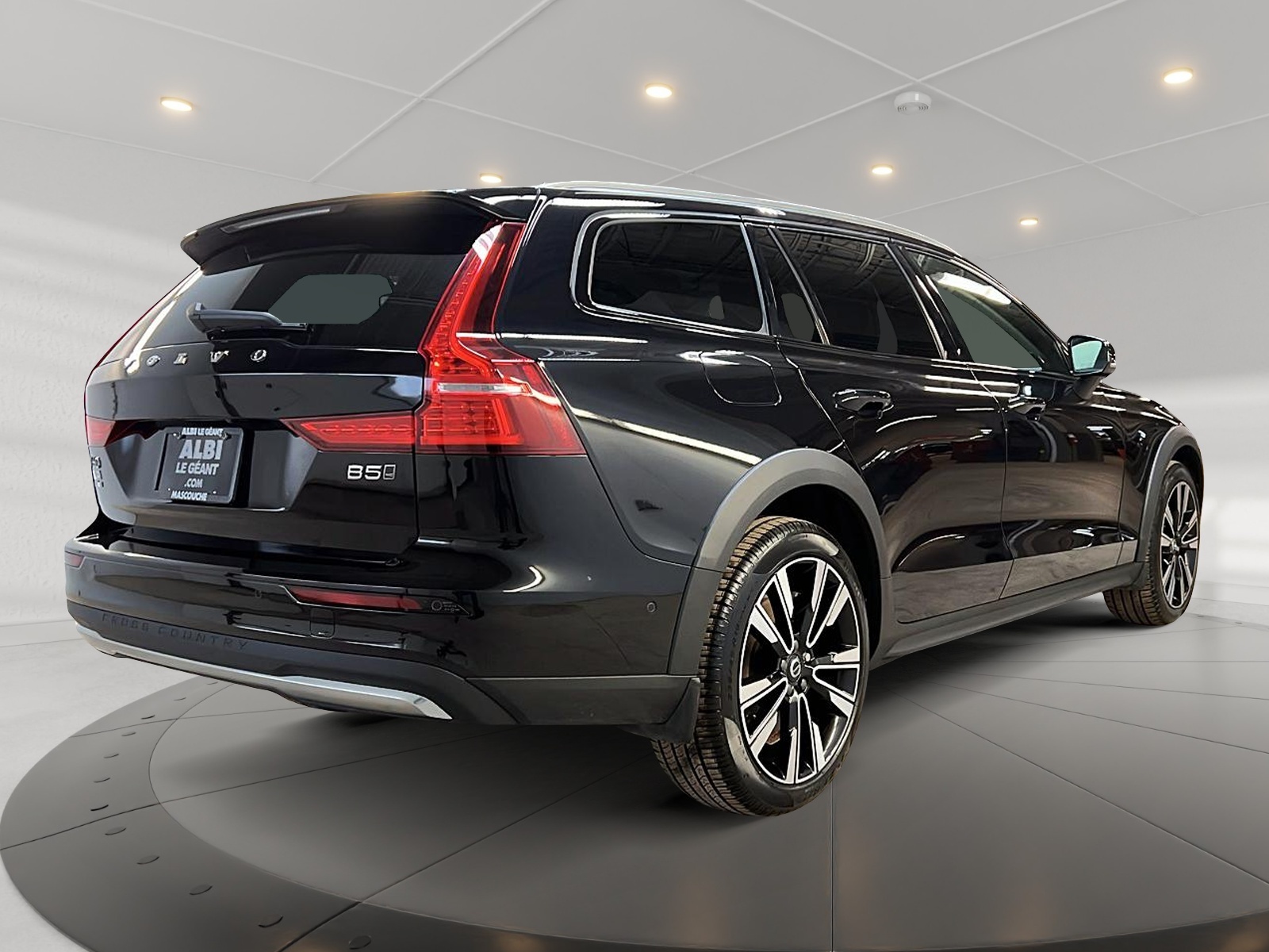 Volvo V60 B5 CROSS COUNTRY PLUS CUIR TOIT PANO NAV 4RM 2025 — photo 4