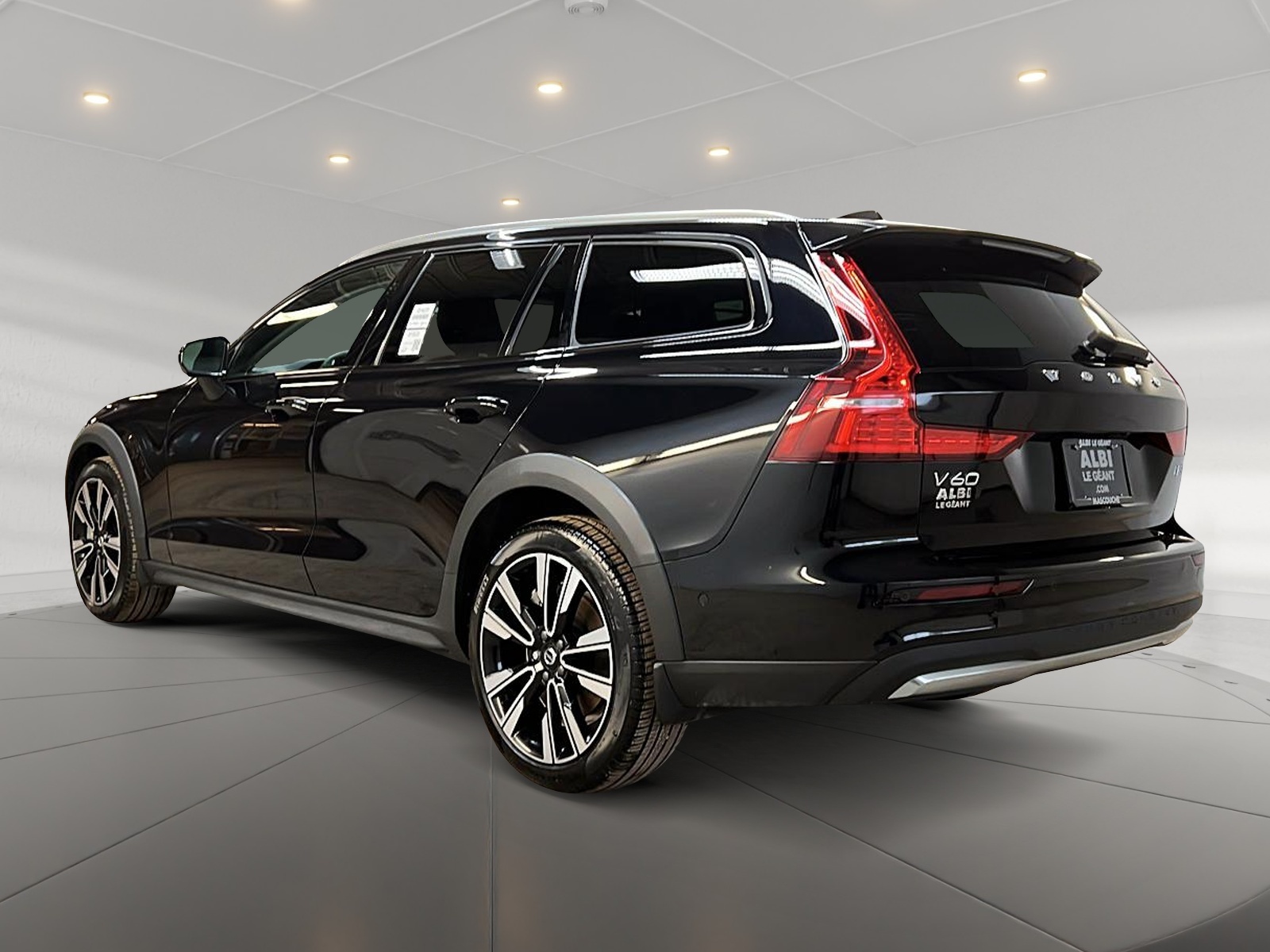 Volvo V60 B5 CROSS COUNTRY PLUS CUIR TOIT PANO NAV 4RM 2025 — photo 6