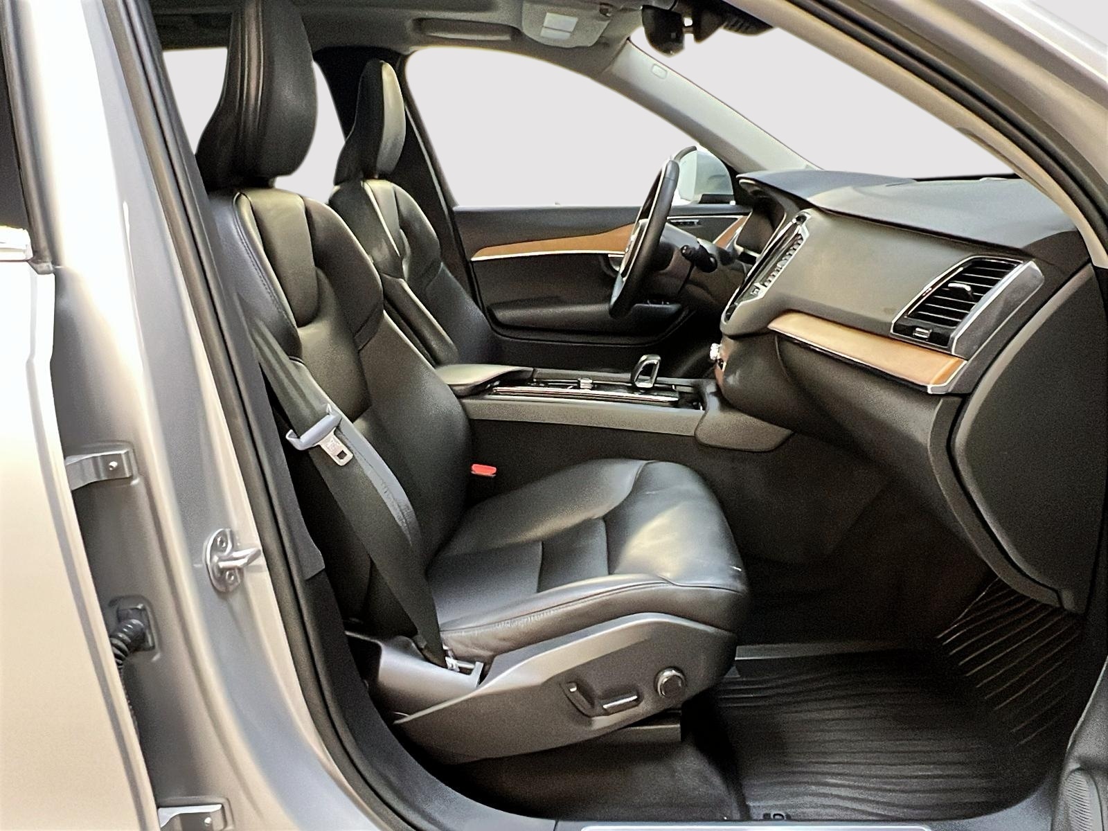 Volvo XC90 RECHARGE PLUS CUIR TOIT PANO NAV 4RM 2023 — photo 8