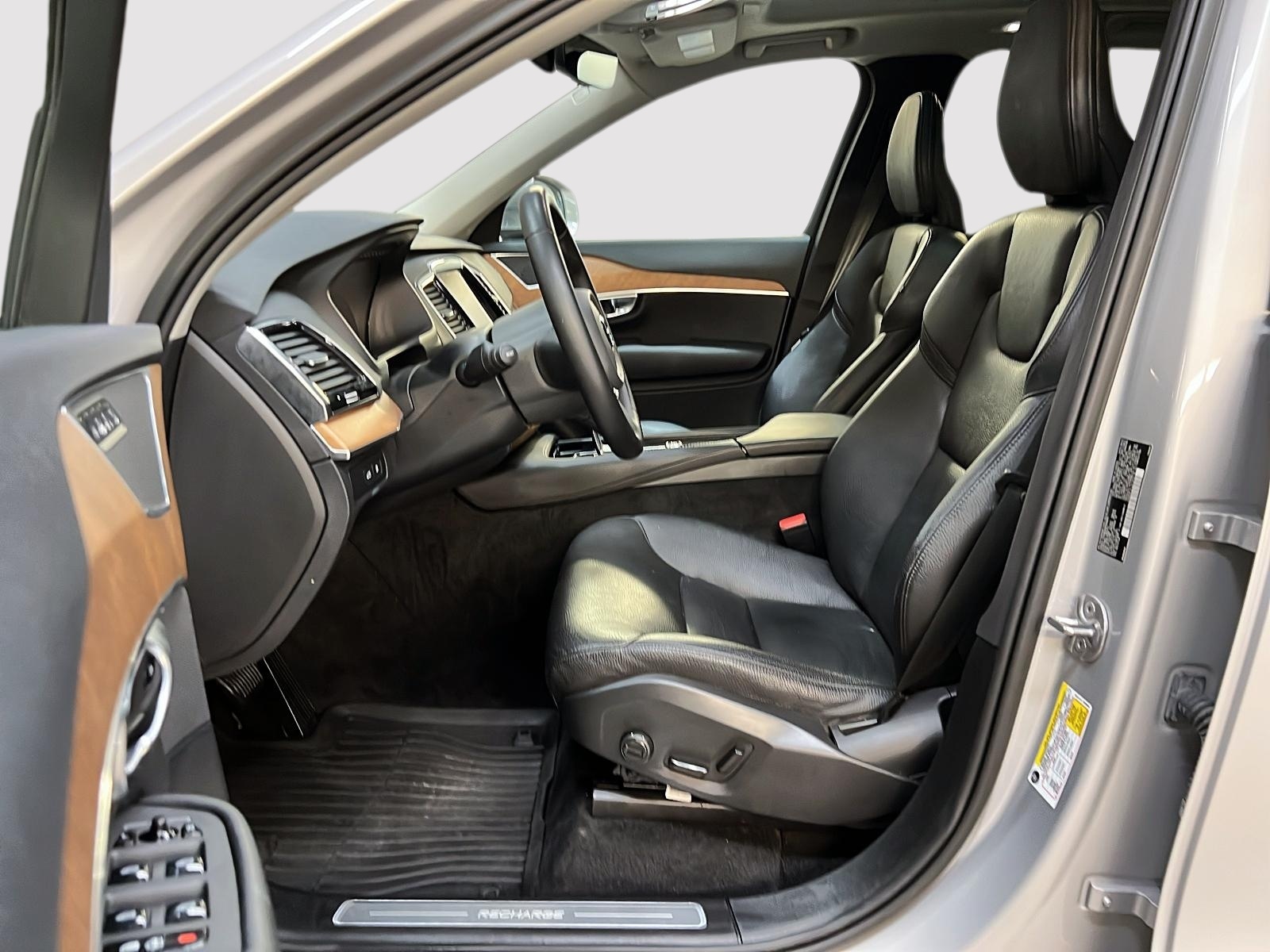 Volvo XC90 RECHARGE PLUS CUIR TOIT PANO NAV 4RM 2023 — photo 7