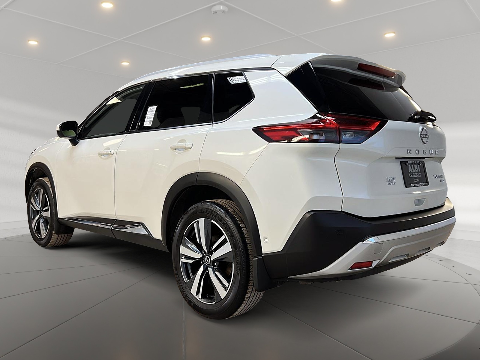 Nissan Rogue PLATINUM CUIR TOIT PANO NAV 4RM 2023 — photo 6