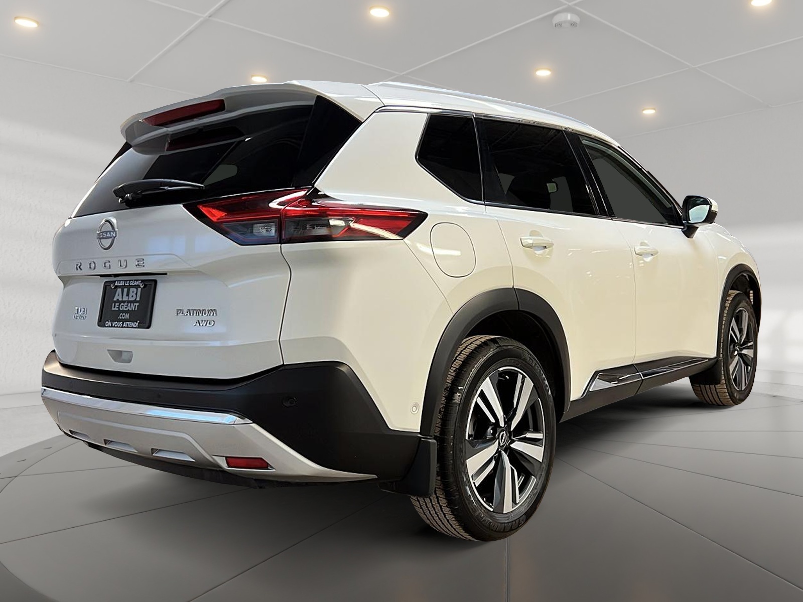 Nissan Rogue PLATINUM CUIR TOIT PANO NAV 4RM 2023 — photo 4