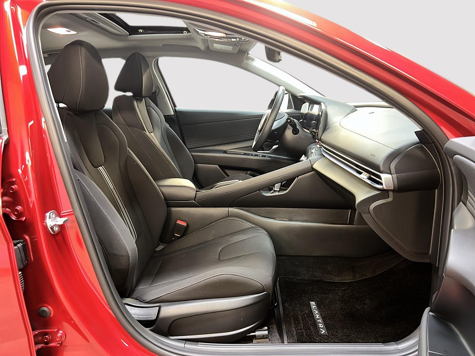 Hyundai Elantra PREFERRED TECH TOIT NAV 2025 — photo 8