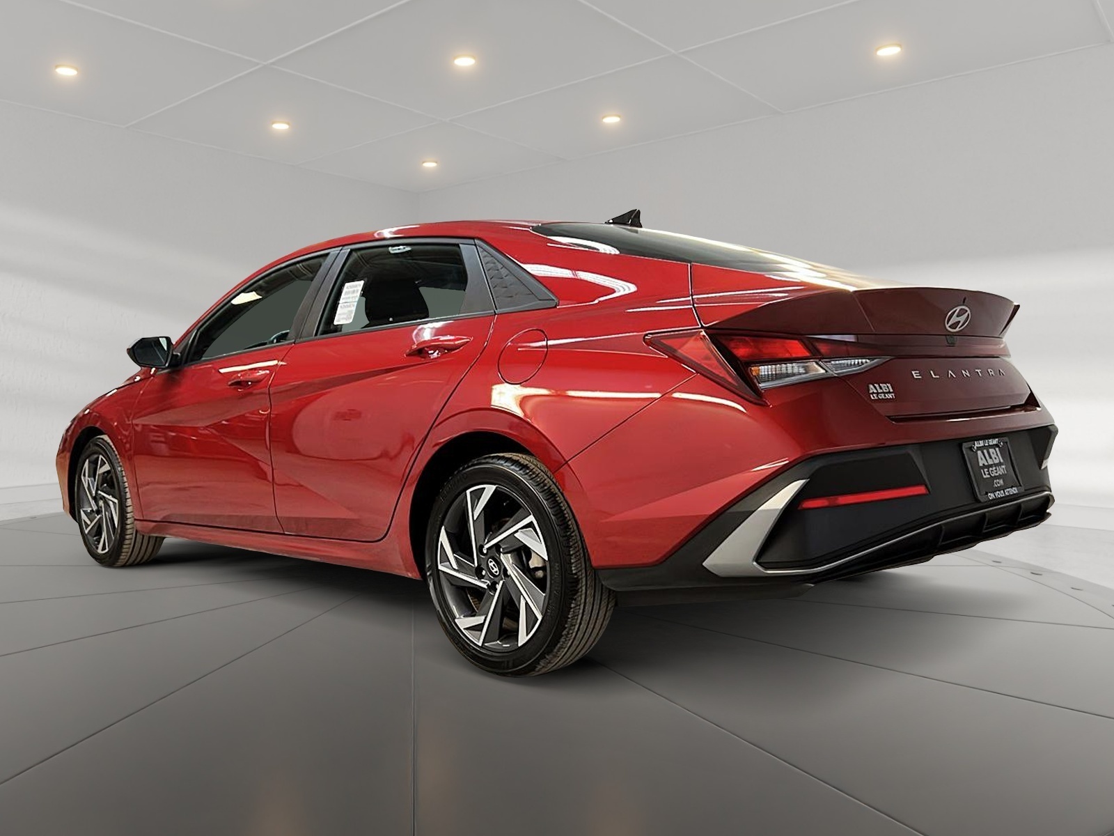 Hyundai Elantra PREFERRED TECH TOIT NAV 2025 — photo 6