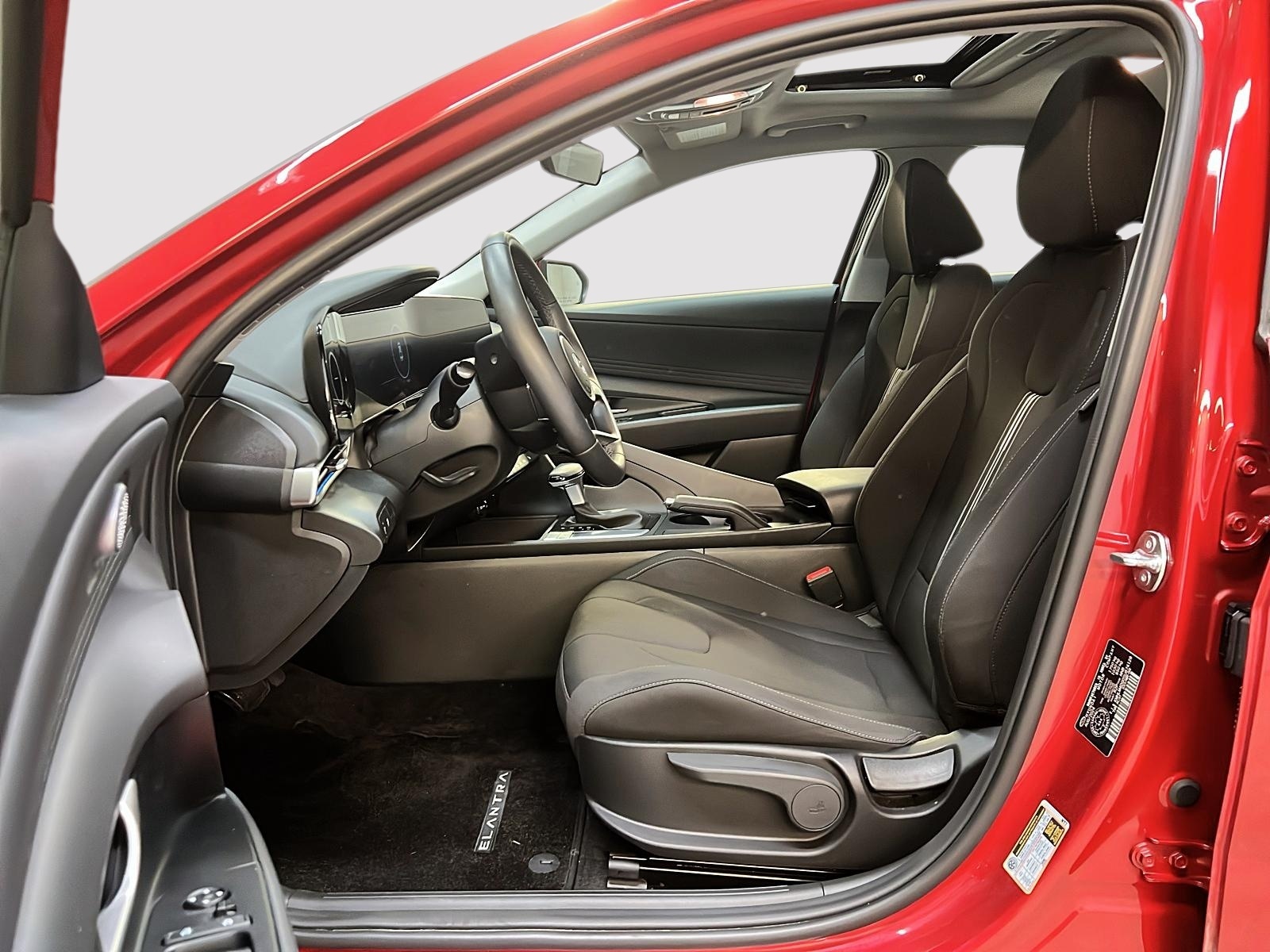 Hyundai Elantra PREFERRED TECH TOIT NAV 2025 — photo 7
