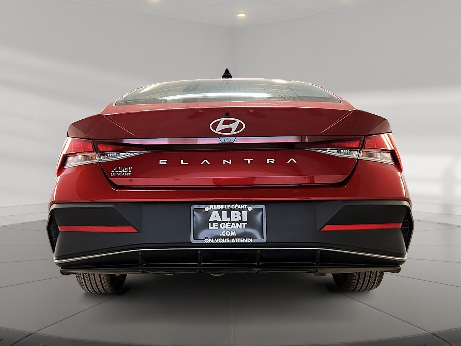 Hyundai Elantra PREFERRED TECH TOIT NAV 2025 — photo 5