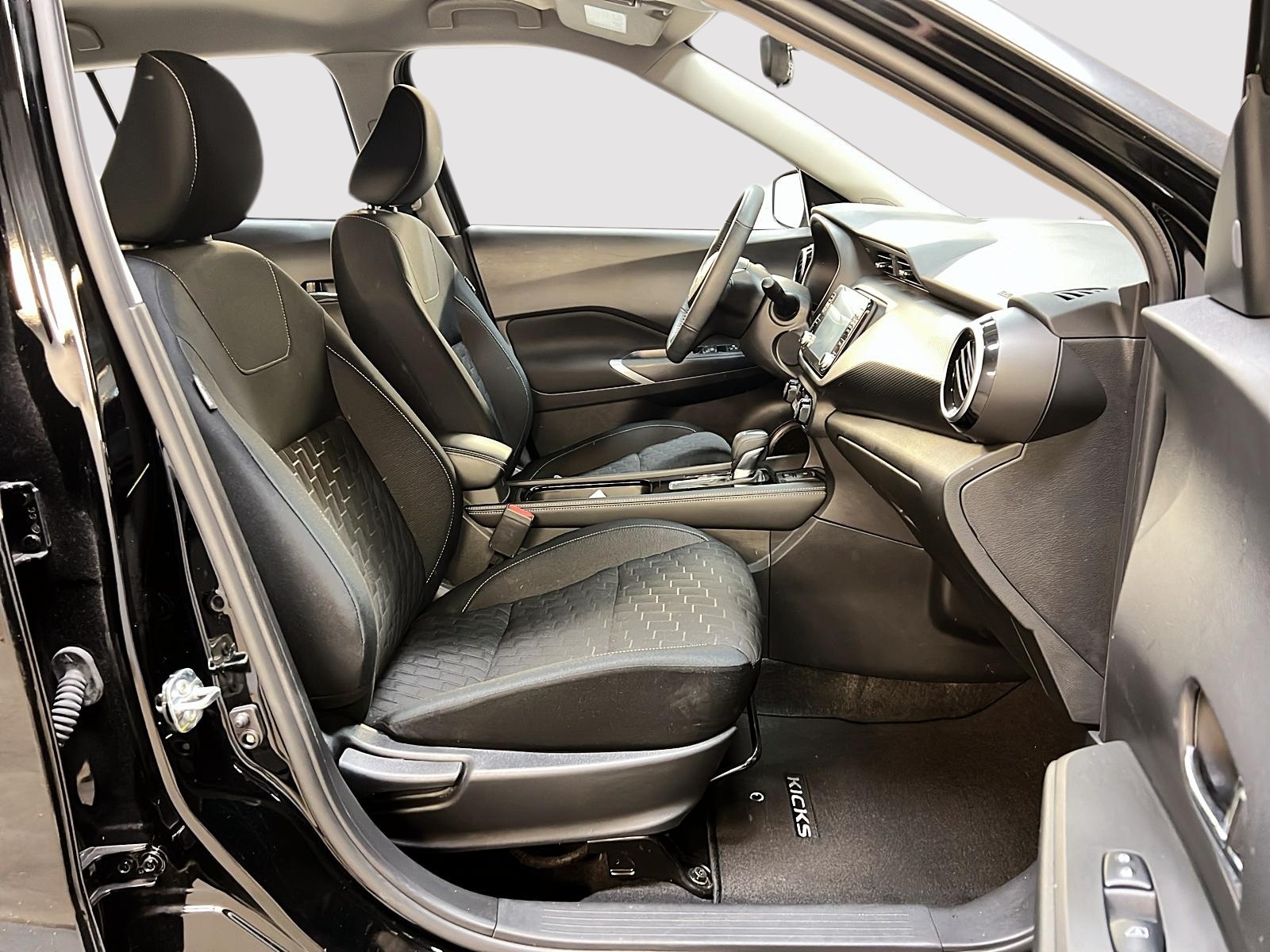 Nissan Kicks SV 2023 — photo 8