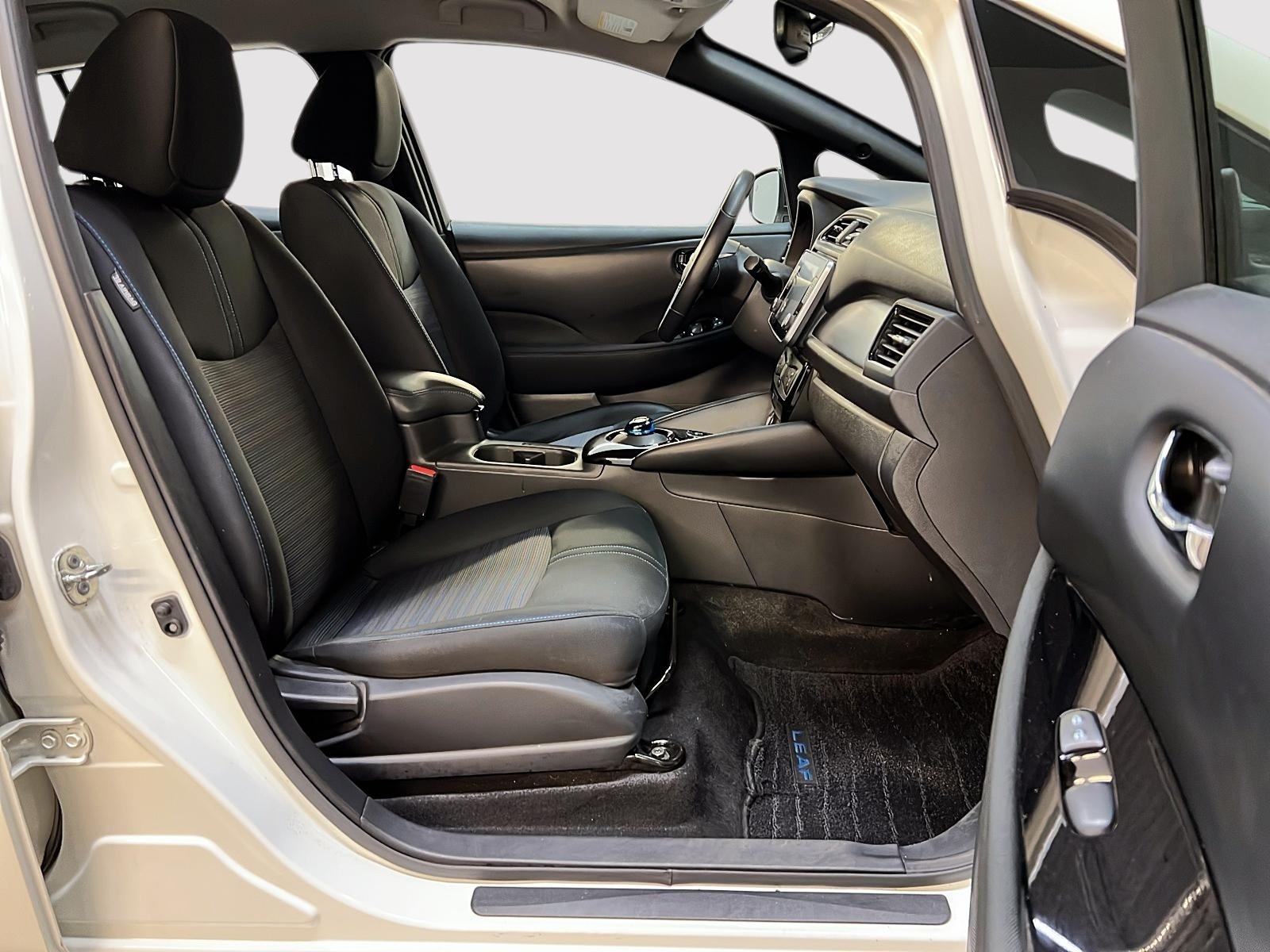 Nissan Leaf SV NAV 2024 — photo 8