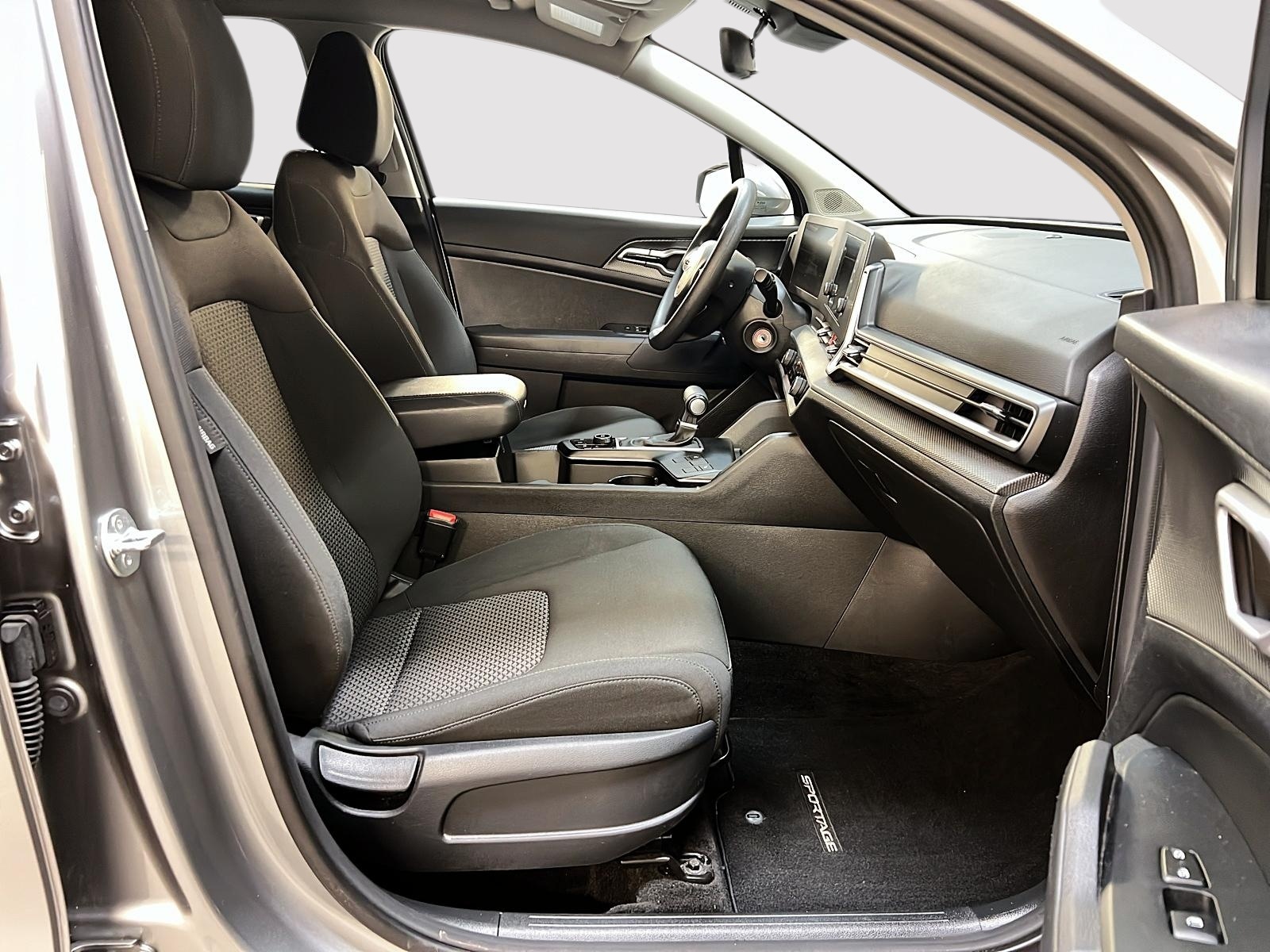 Kia Sportage LX 2024 — photo 8