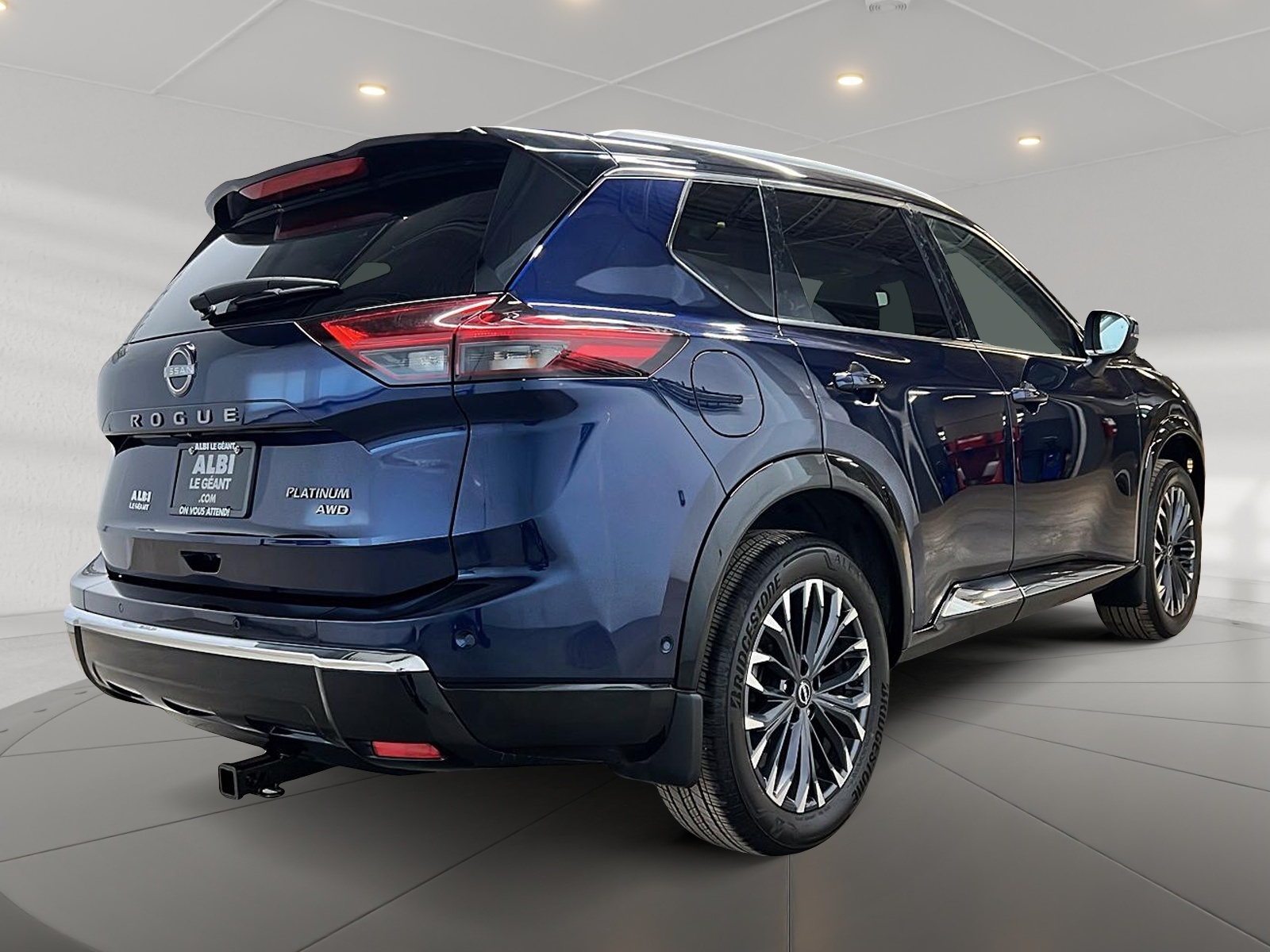 Nissan Rogue PLATINUM CUIR TOIT PANO NAV 4RM 2024 — photo 4