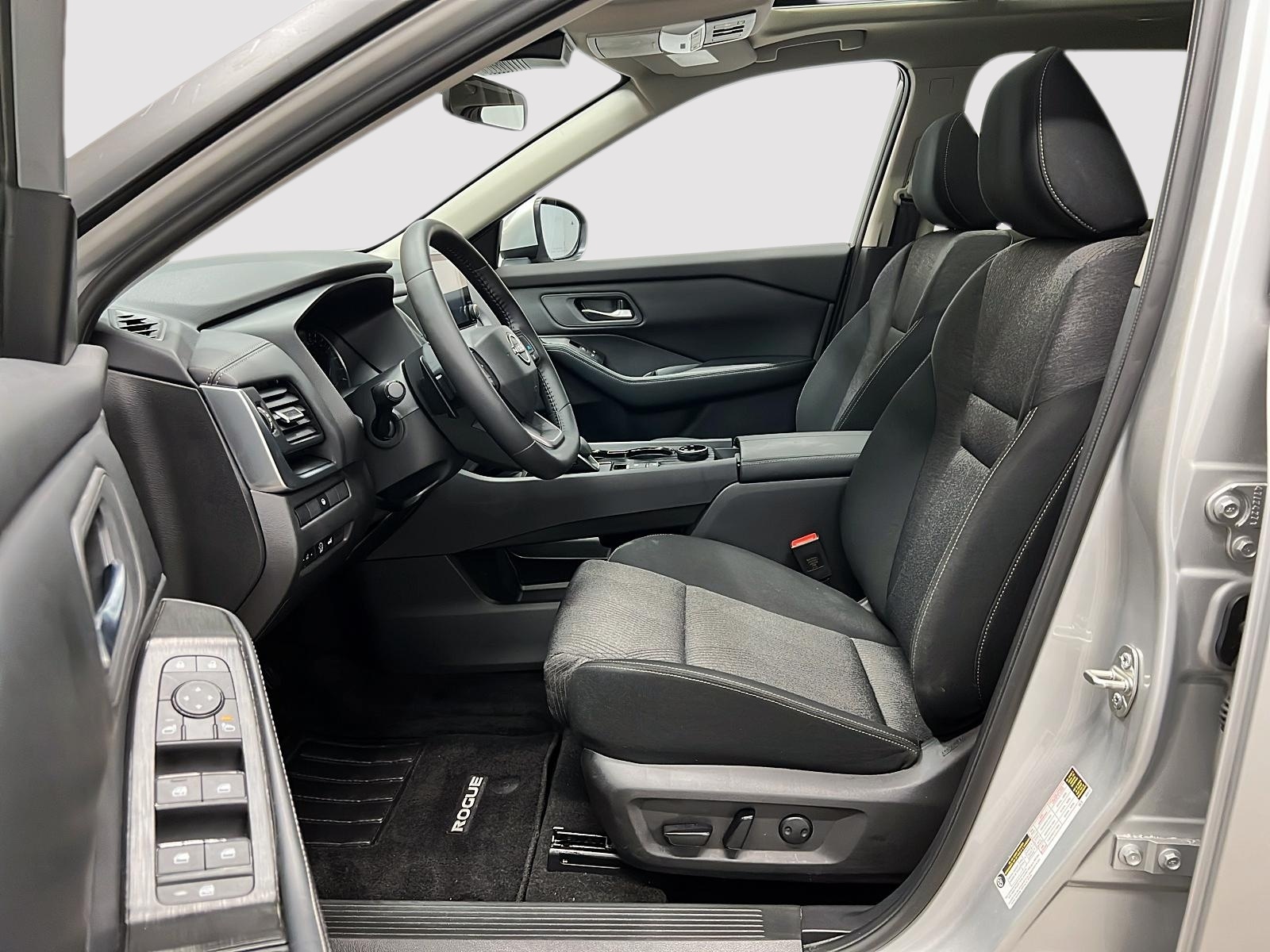 Nissan Rogue SV TOIT PANO 4RM 2025 — photo 7