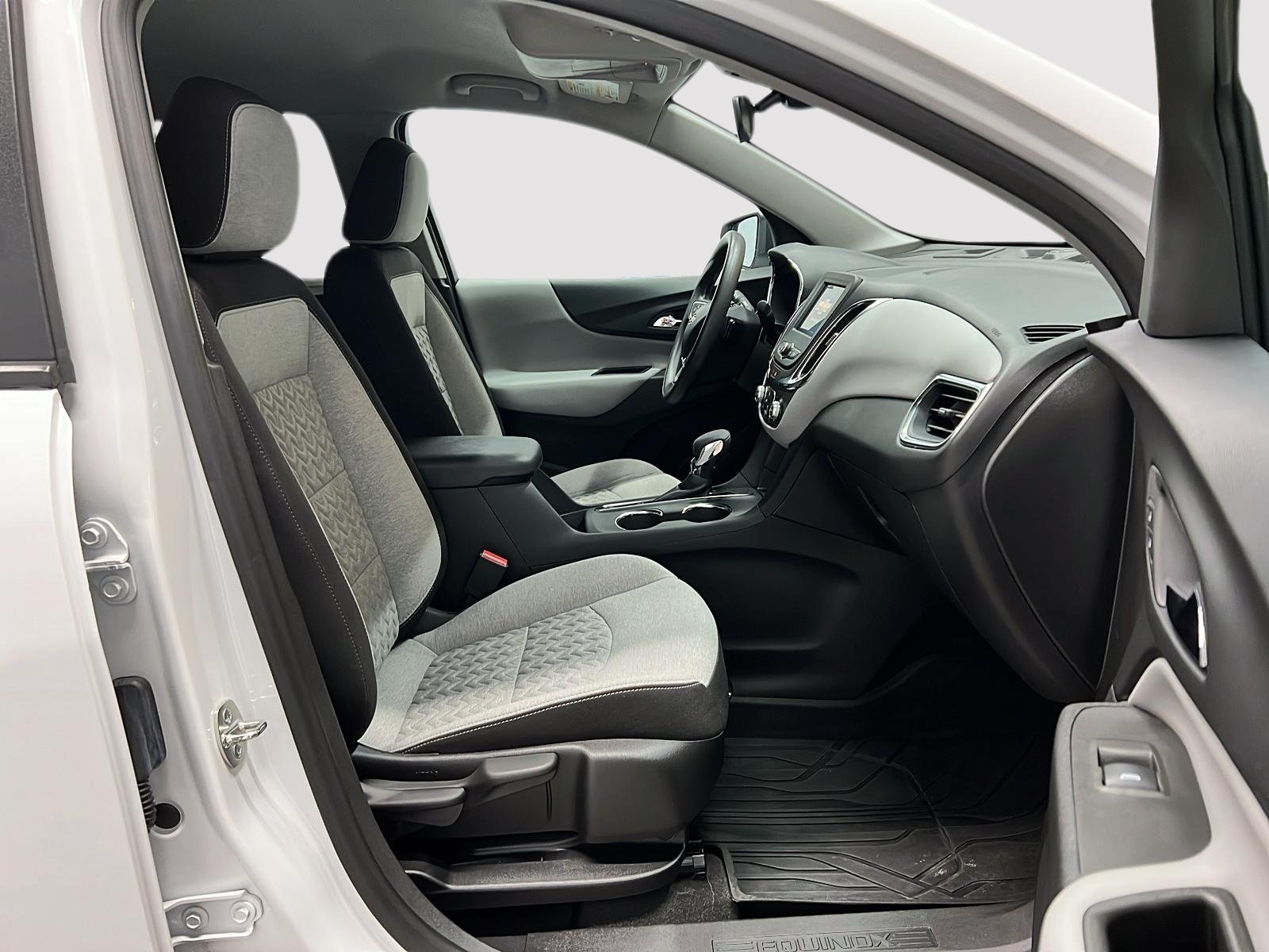 Chevrolet Equinox LS 2024 — photo 8