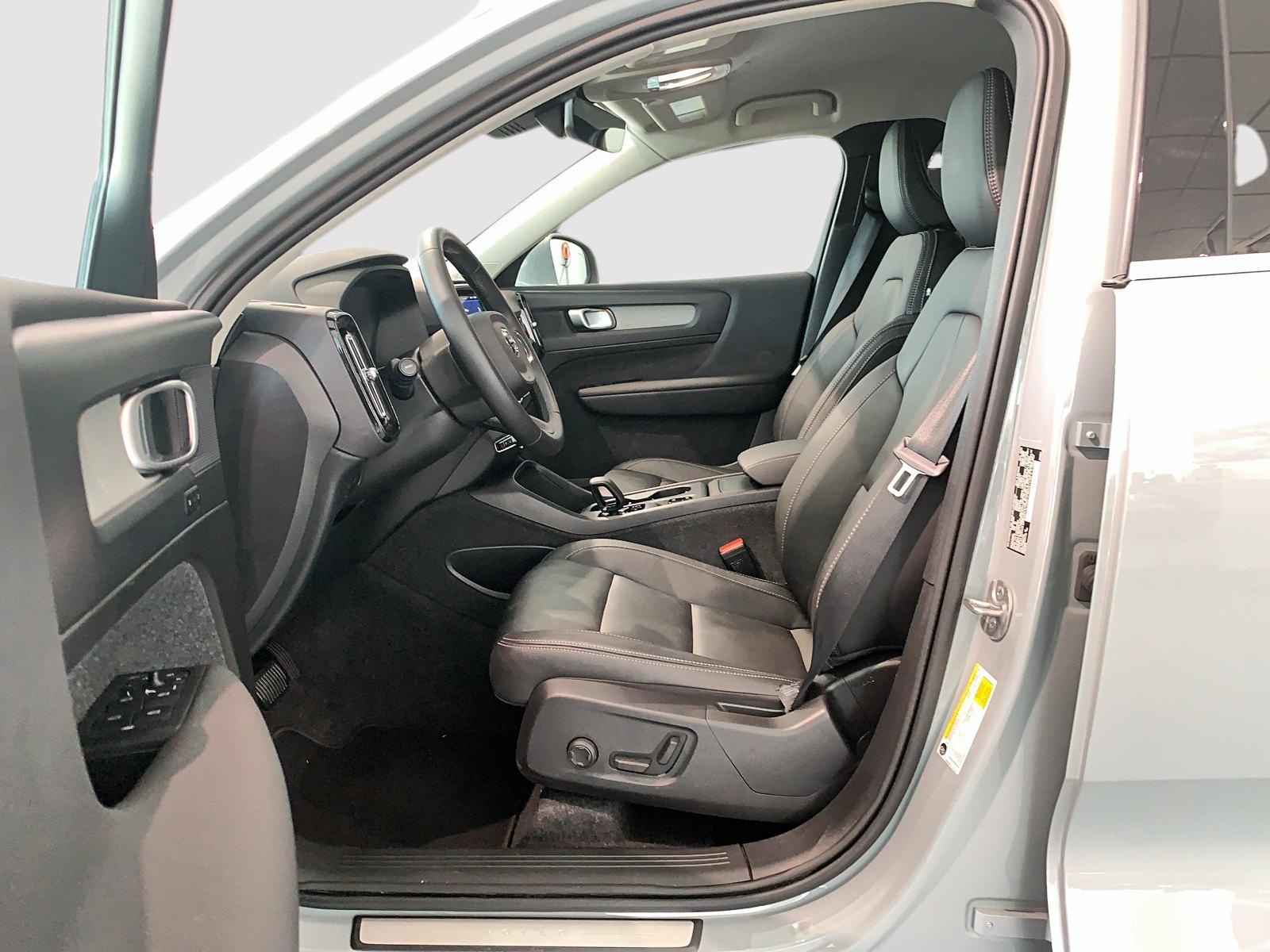 Volvo XC40 B5 CORE CUIR NAV 4RM 2025 — photo 7