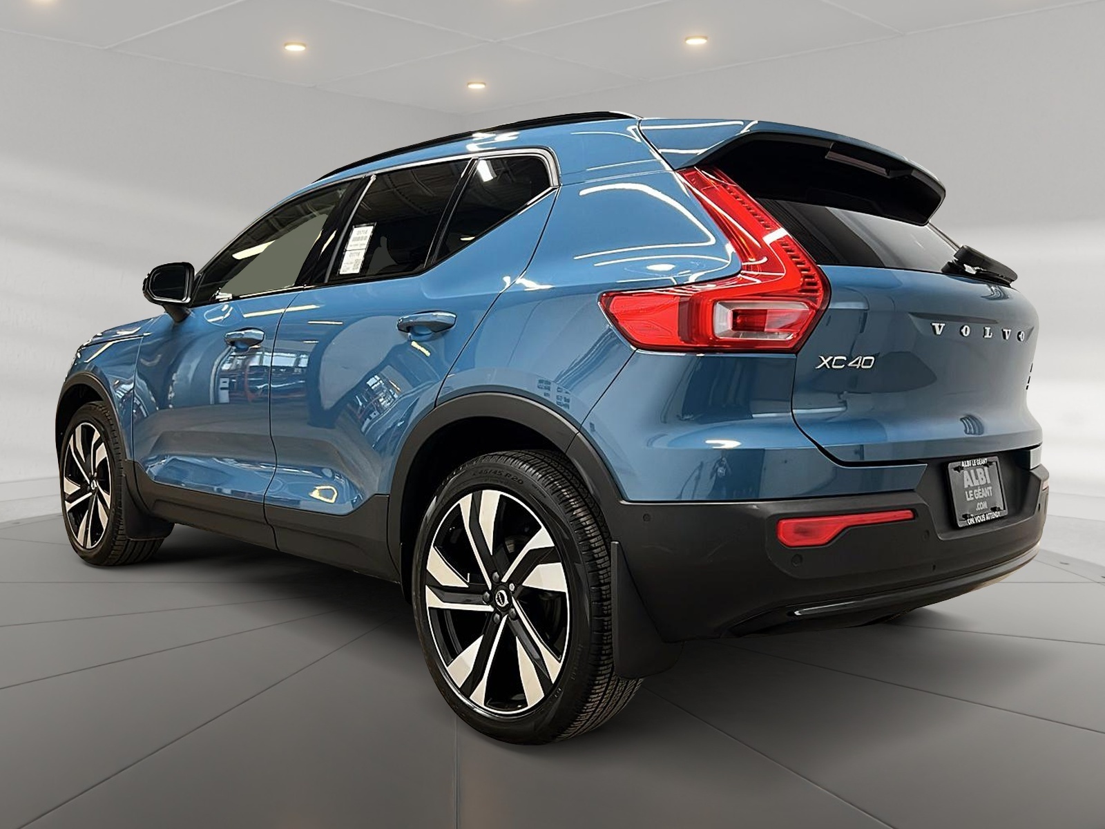 Volvo XC40 B5 ULTIMATE CUIR TOIT PANO NAV 4RM 2024 — photo 6