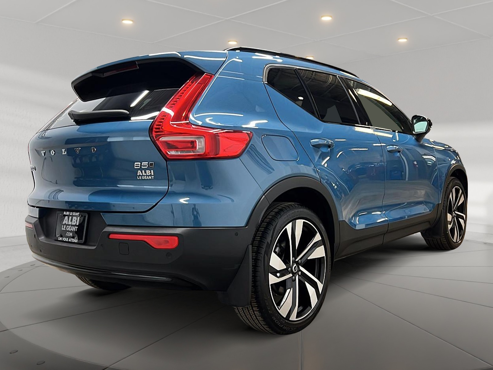 Volvo XC40 B5 ULTIMATE CUIR TOIT PANO NAV 4RM 2024 — photo 4