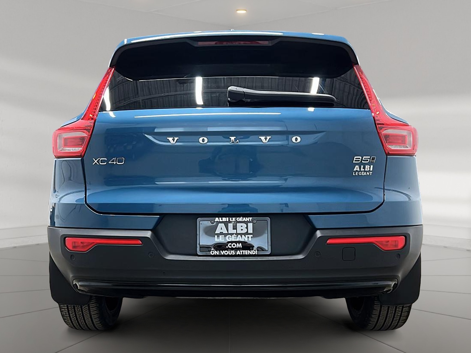 Volvo XC40 B5 ULTIMATE CUIR TOIT PANO NAV 4RM 2024 — photo 5