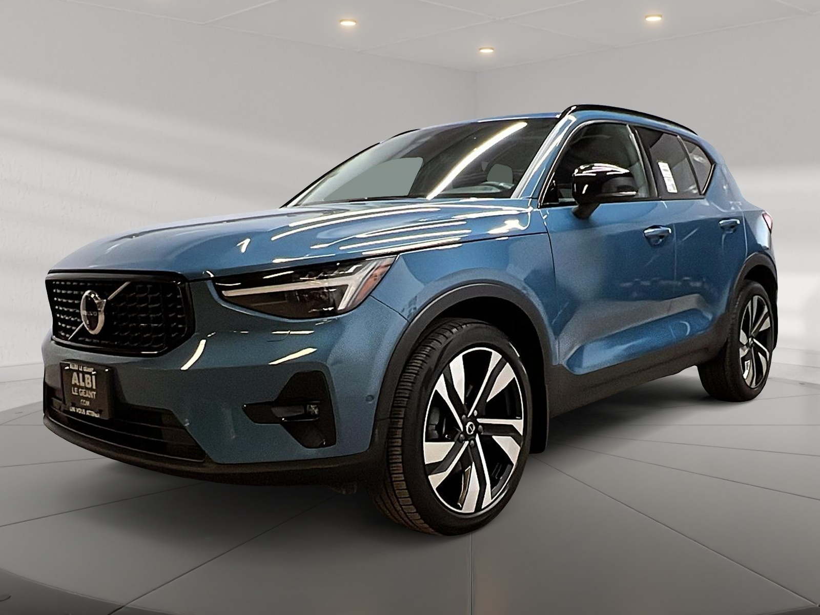 Volvo XC40 B5 ULTIMATE CUIR TOIT PANO NAV 4RM 2024