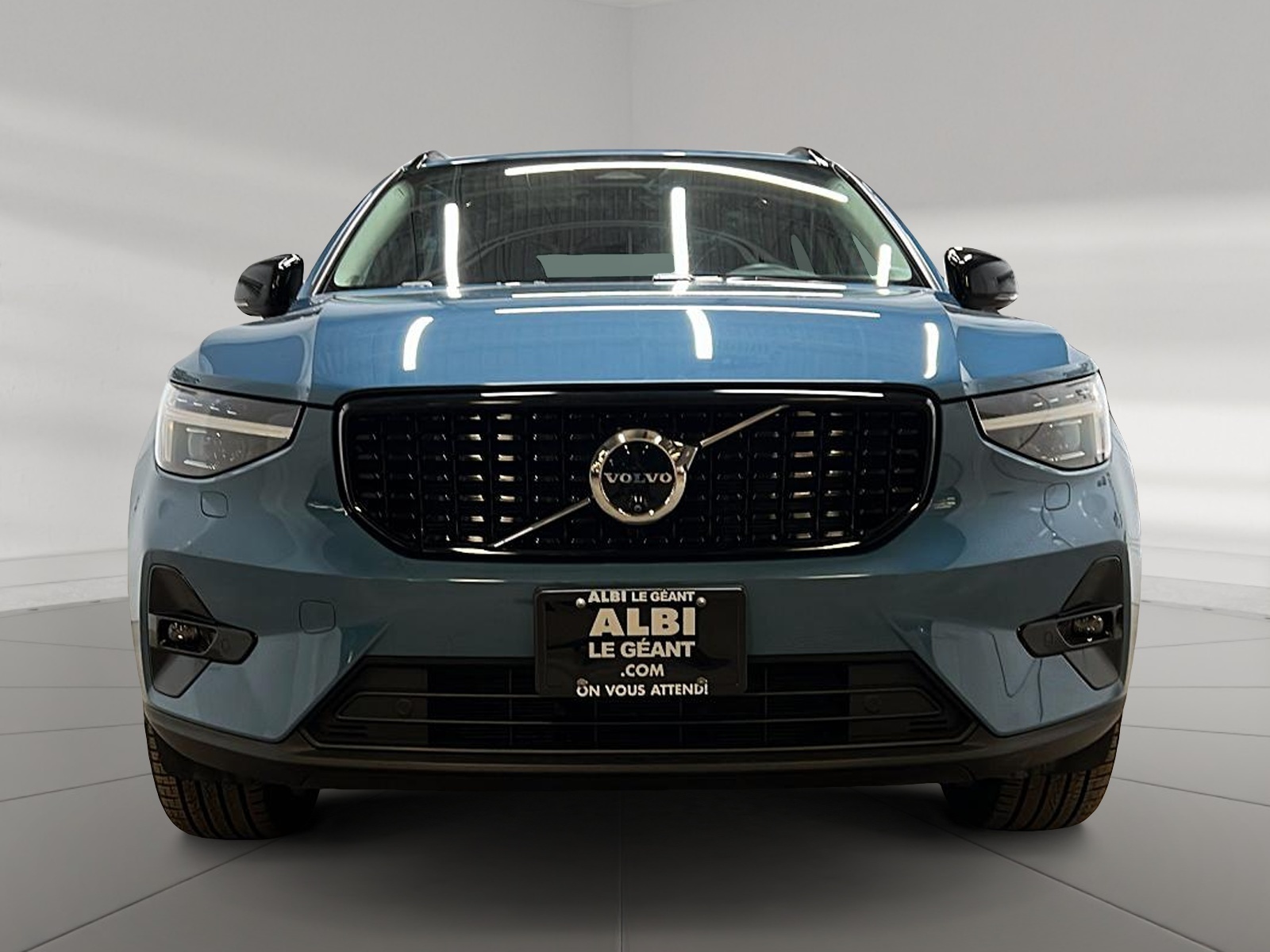 Volvo XC40 B5 ULTIMATE CUIR TOIT PANO NAV 4RM 2024 — photo 2