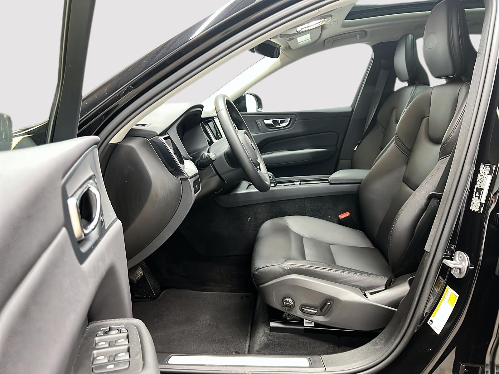 Volvo XC60 B5 CORE CUIR TOIT PANO NAV 4RM 2024 — photo 7