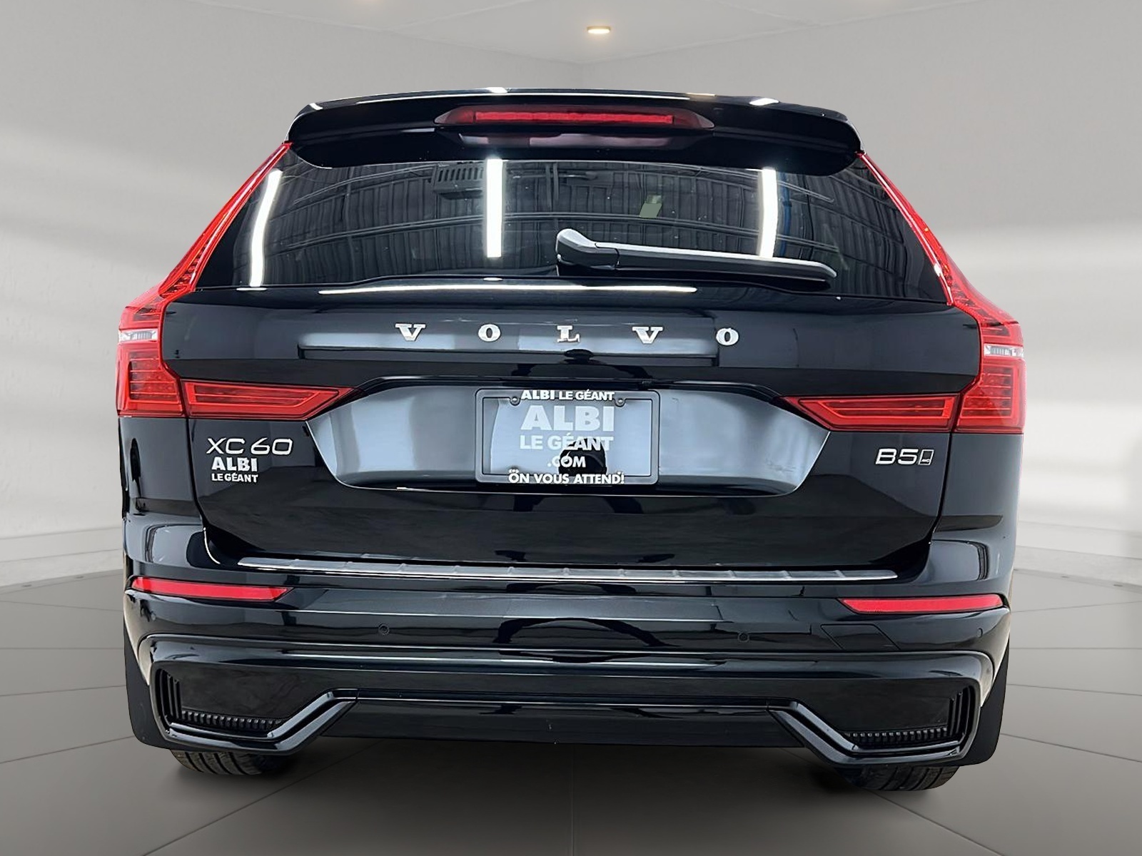 Volvo XC60 B5 CORE CUIR TOIT PANO NAV 4RM4RM 2024 — photo 5