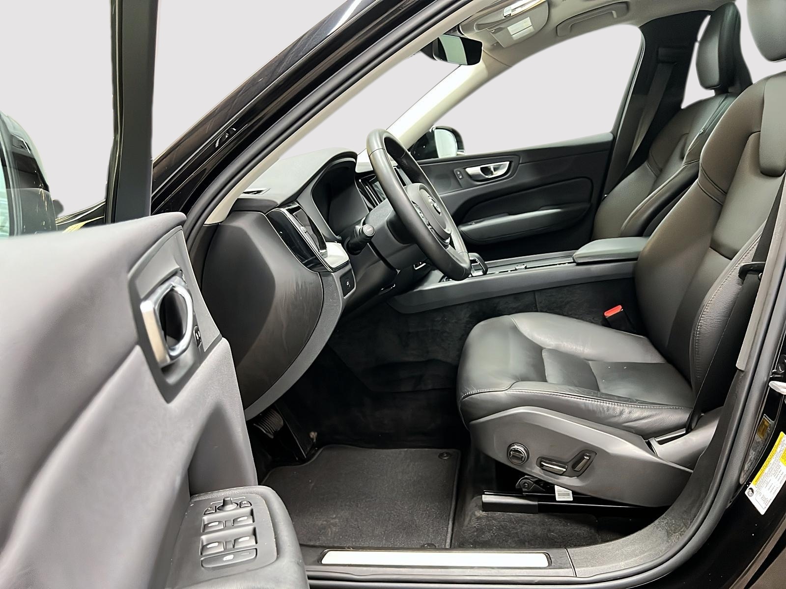 Volvo XC60 B5 CORE CUIR TOIT PANO NAV 4RM4RM 2024 — photo 7