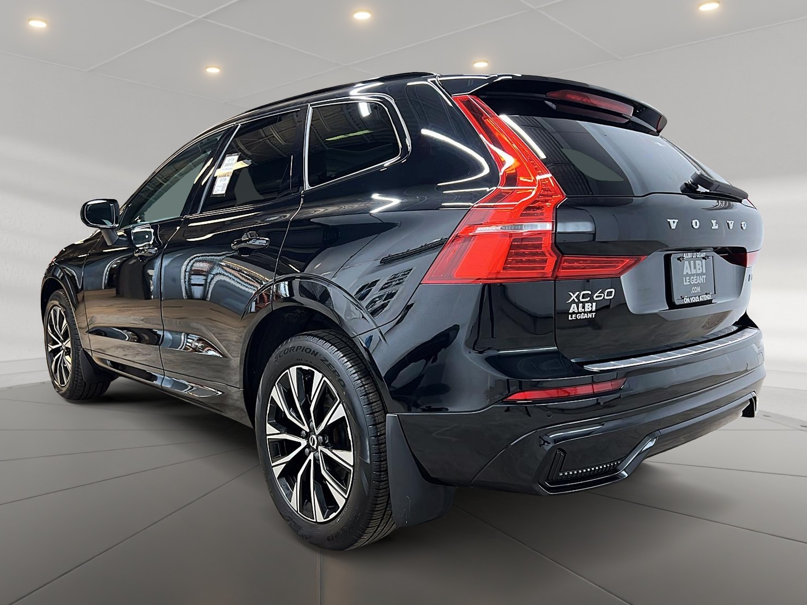 Volvo XC60 B5 CORE CUIR TOIT PANO NAV 4RM4RM 2024 — photo 6