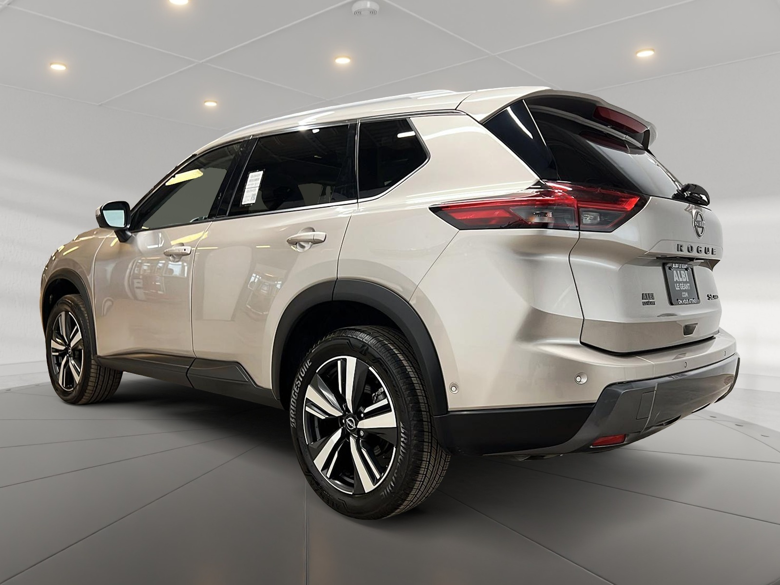 Nissan Rogue SL CUIR TOIT PANO NAV 4RM 2024 — photo 6