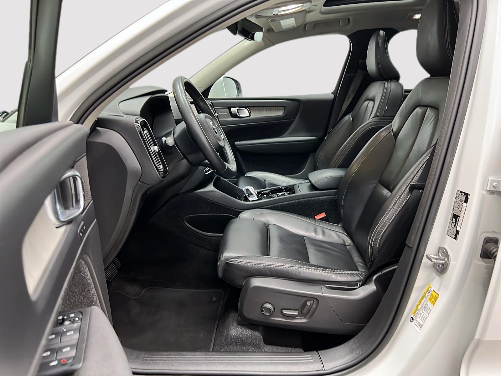 Volvo XC40 B5 PLUS CUIR TOIT PANO NAV 4RM 2023 — photo 7