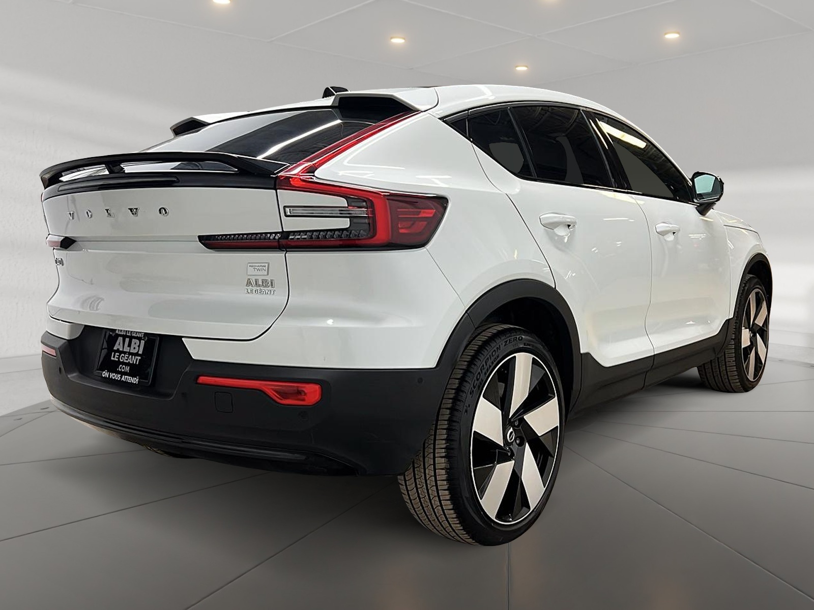 Volvo C40 RECHARGE PLUS TWIN TOIT PANO NAV 4RM 2023 — photo 4