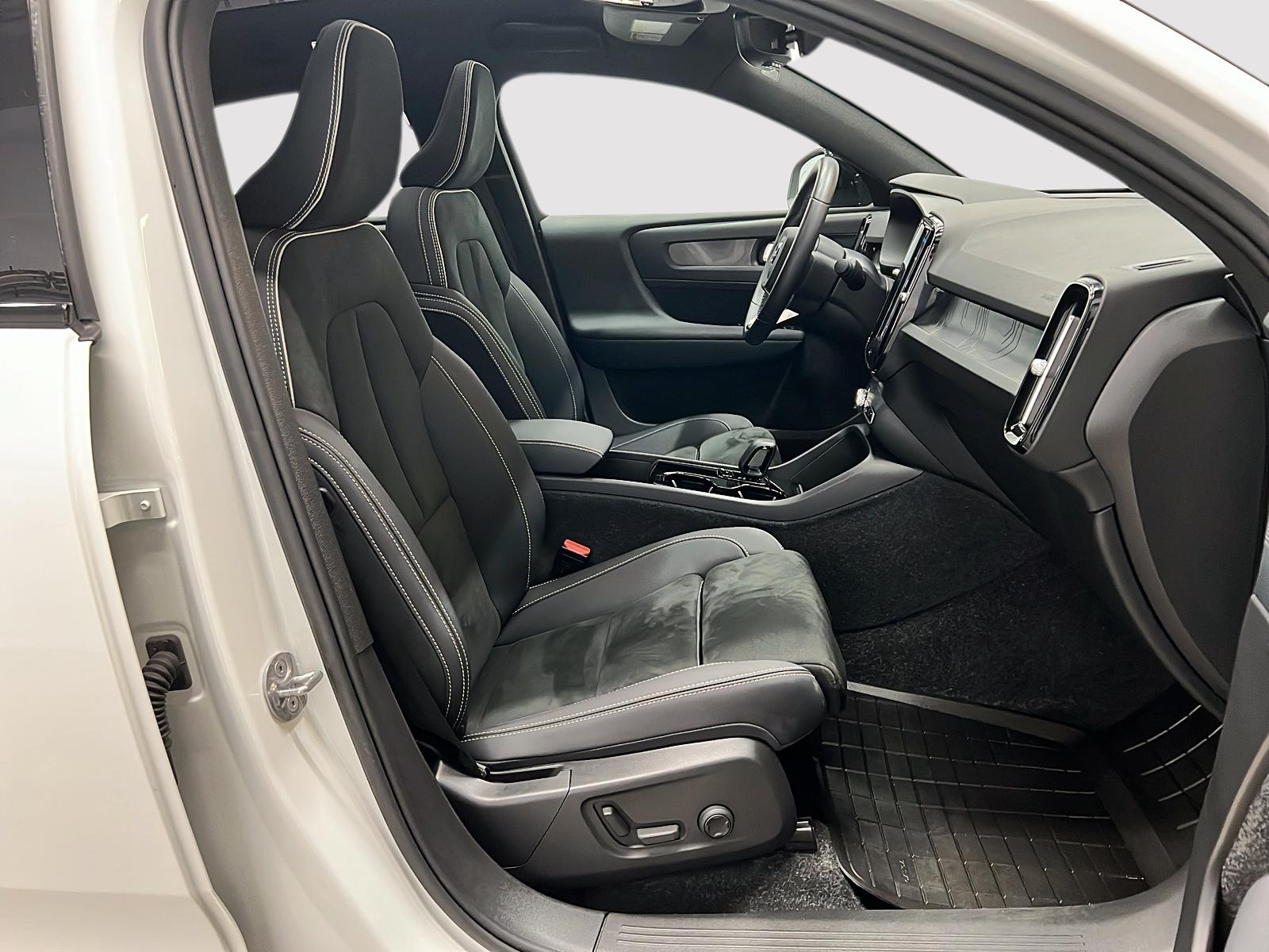 Volvo C40 RECHARGE PLUS TWIN TOIT PANO NAV 4RM 2023 — photo 8