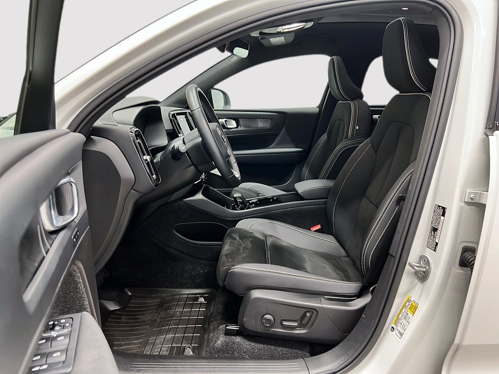 Volvo C40 RECHARGE PLUS TWIN TOIT PANO NAV 4RM 2023 — photo 7