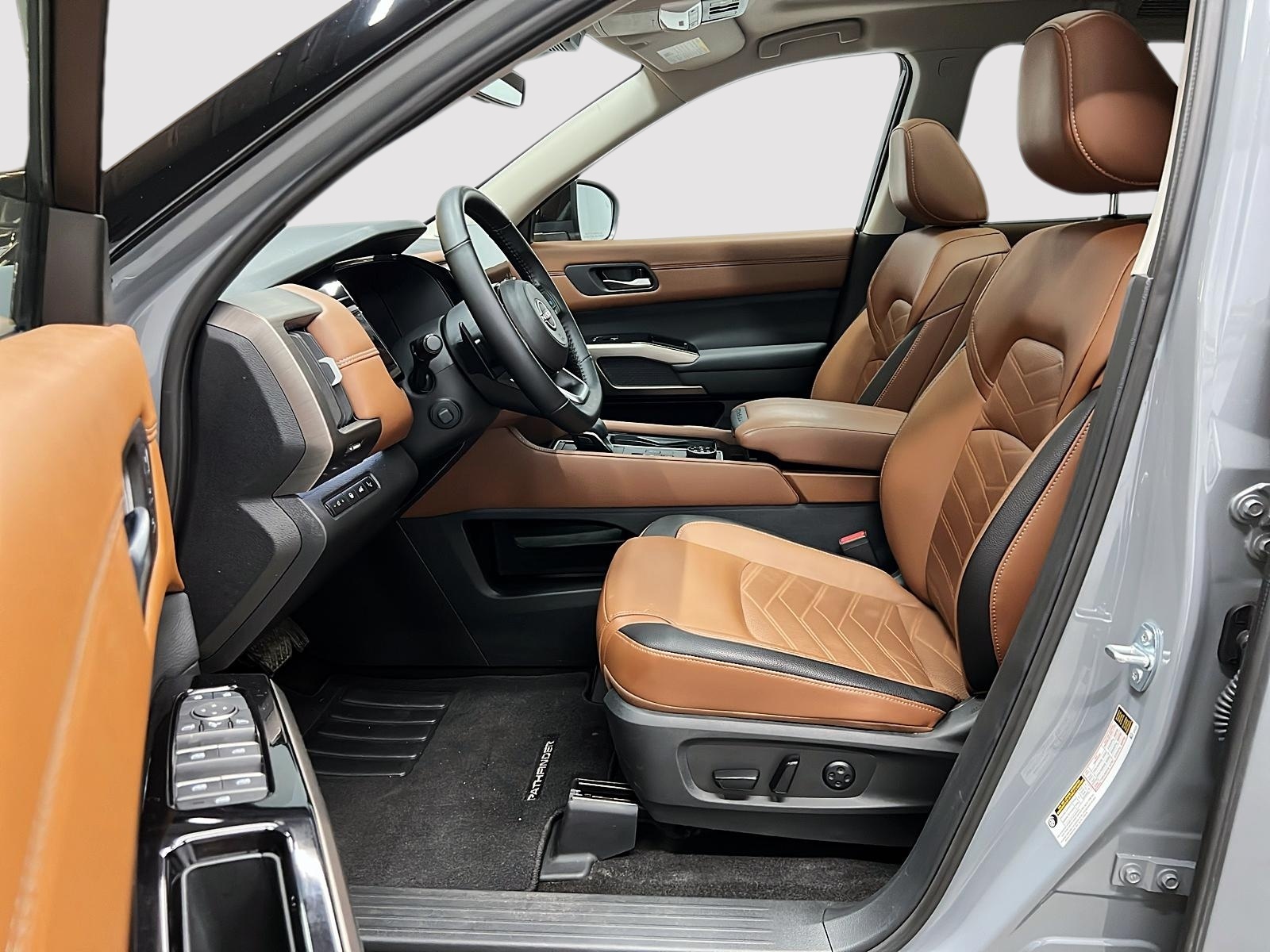 Nissan Pathfinder PLATINUM CUIR TOIT PANO NAV 4RM 2025 — photo 7
