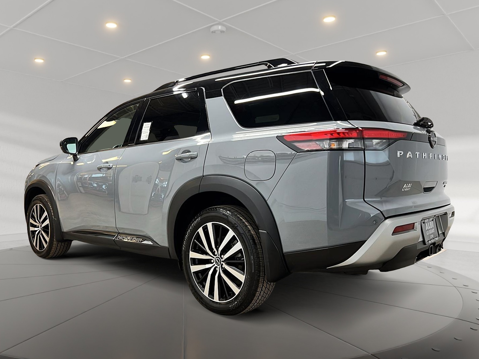 Nissan Pathfinder PLATINUM CUIR TOIT PANO NAV 4RM 2025 — photo 6