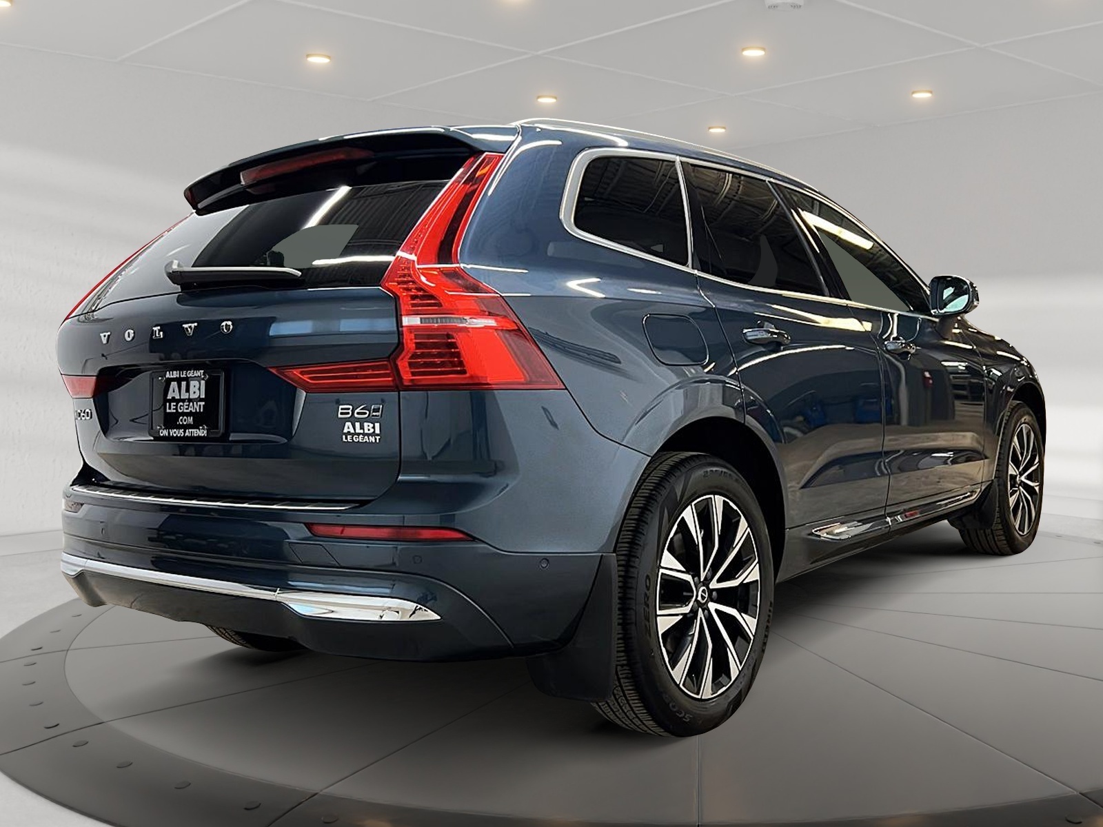 Volvo XC60 B6 PLUS CUIR TOIT PANO NAV 4RM 2023 — photo 4