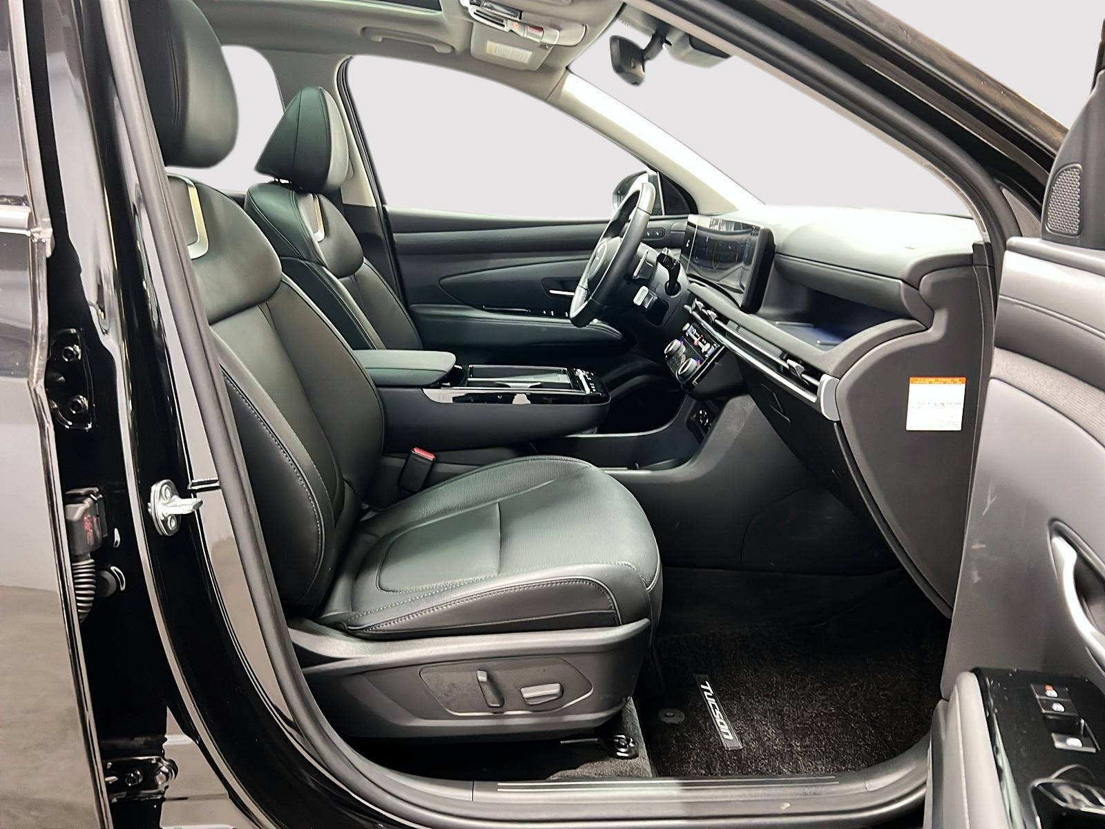 Hyundai Tucson ULTIMATE HYBRIDE CUIR TOIT PANO NAV 4RM 2025 — photo 8