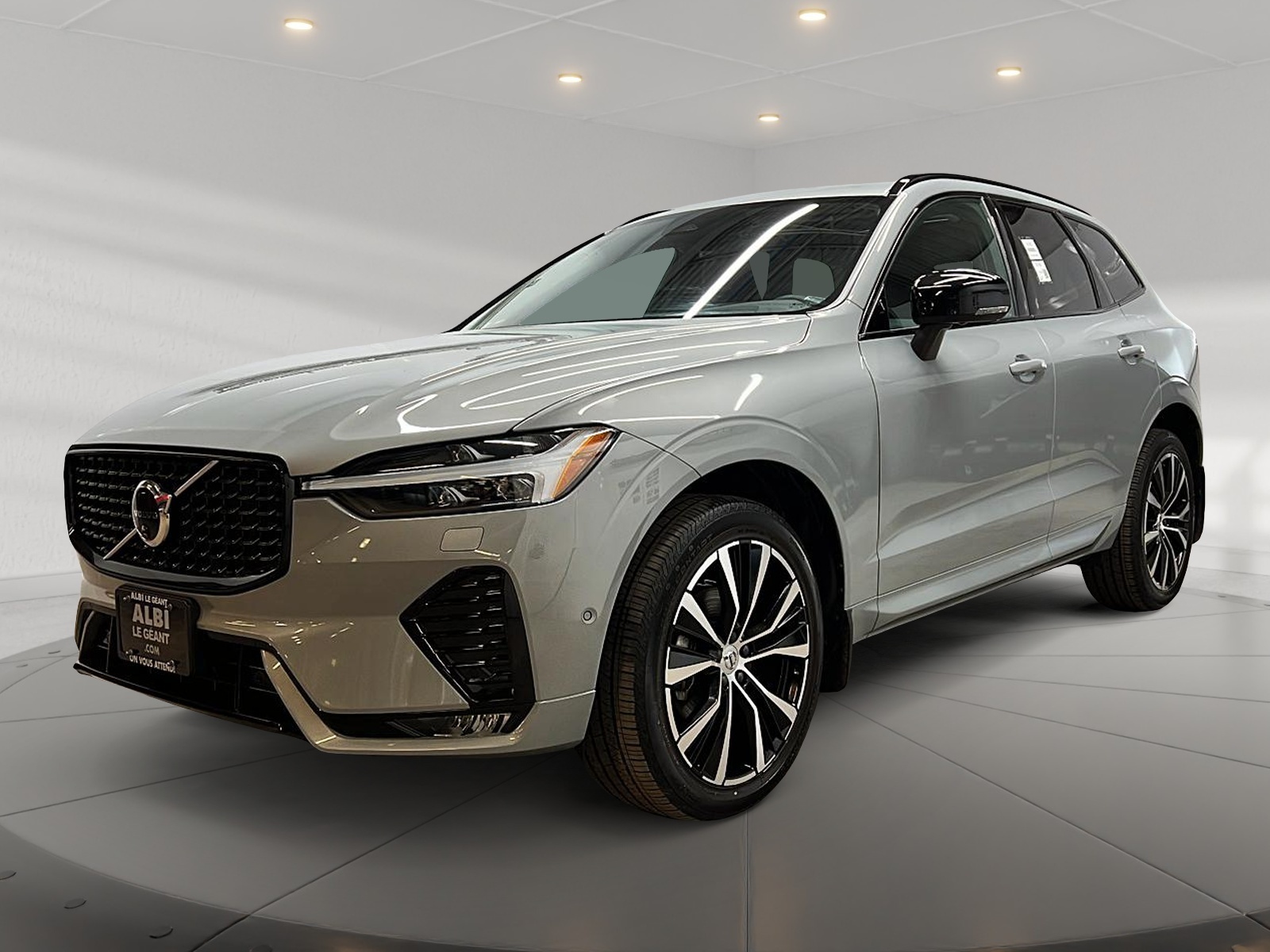Volvo XC60 B5 PLUS CUIR TOIT PANO NAV 4RM 2024