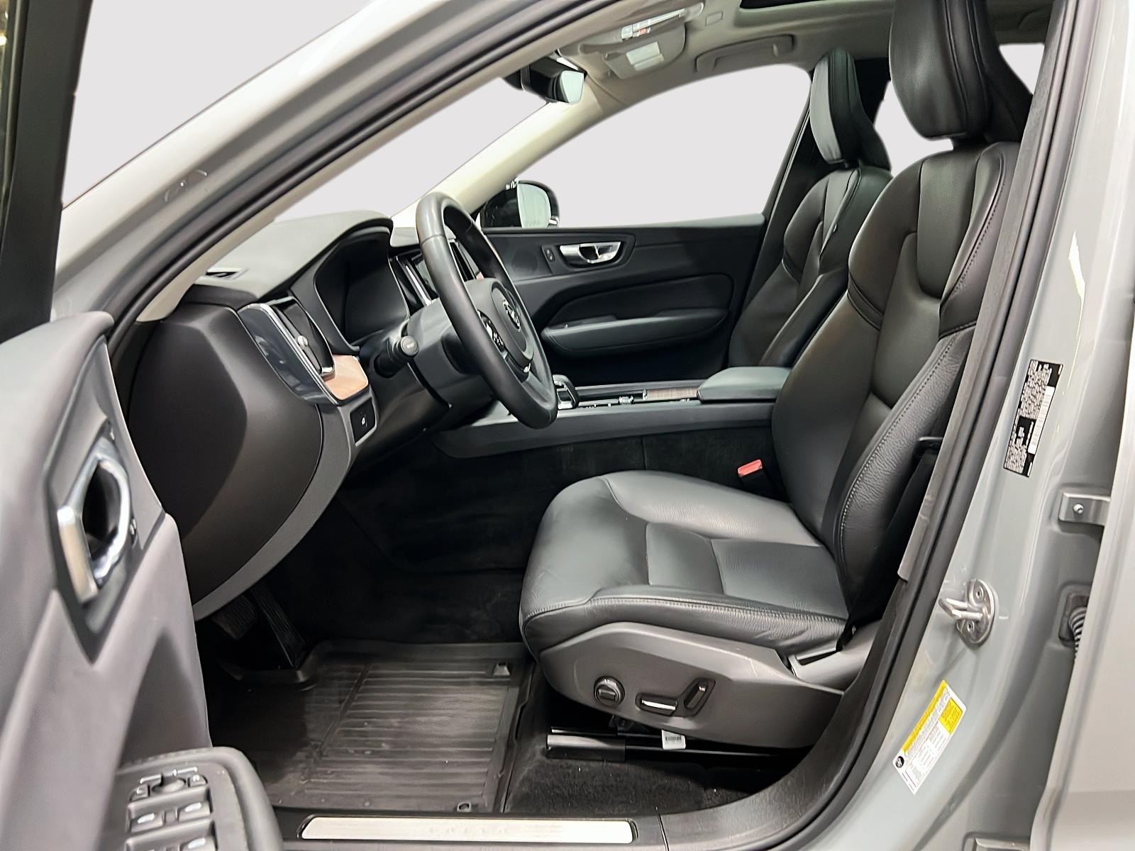 Volvo XC60 B5 PLUS CUIR TOIT PANO NAV 4RM 2024 — photo 7