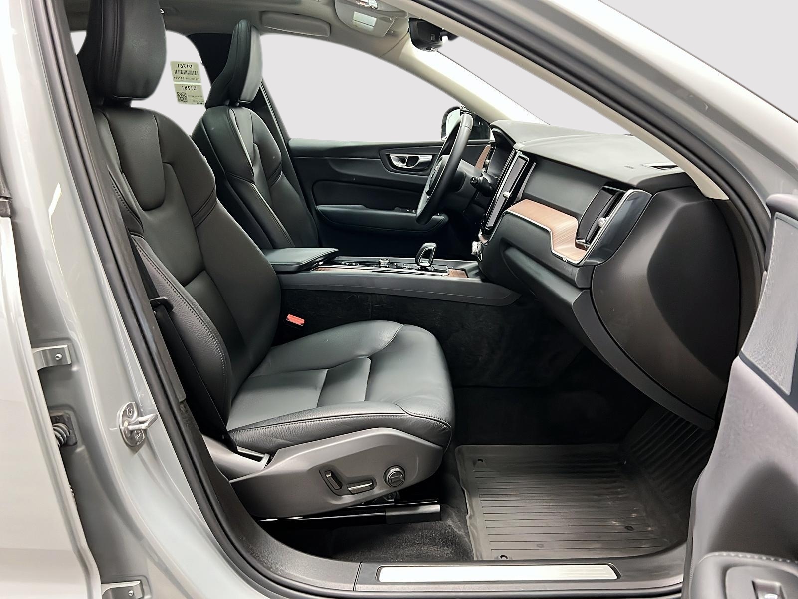 Volvo XC60 B5 PLUS CUIR TOIT PANO NAV 4RM 2024 — photo 8