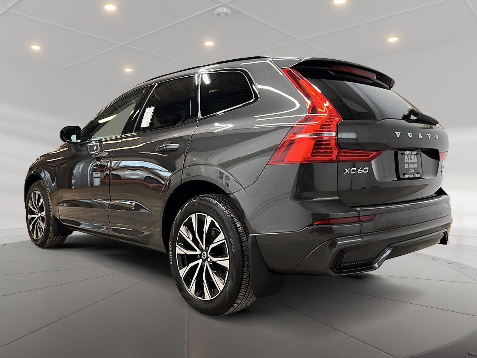 Volvo XC60 B5 CORE CUIR TOIT PANO NAV 4RM 2024 — photo 6