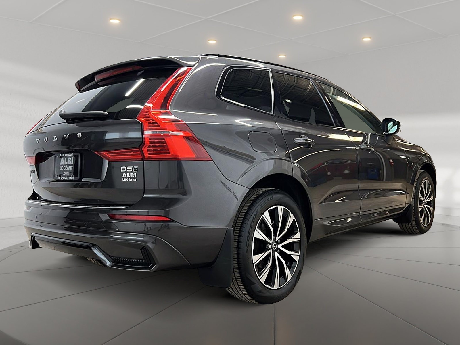 Volvo XC60 B5 CORE CUIR TOIT PANO NAV 4RM 2024 — photo 4