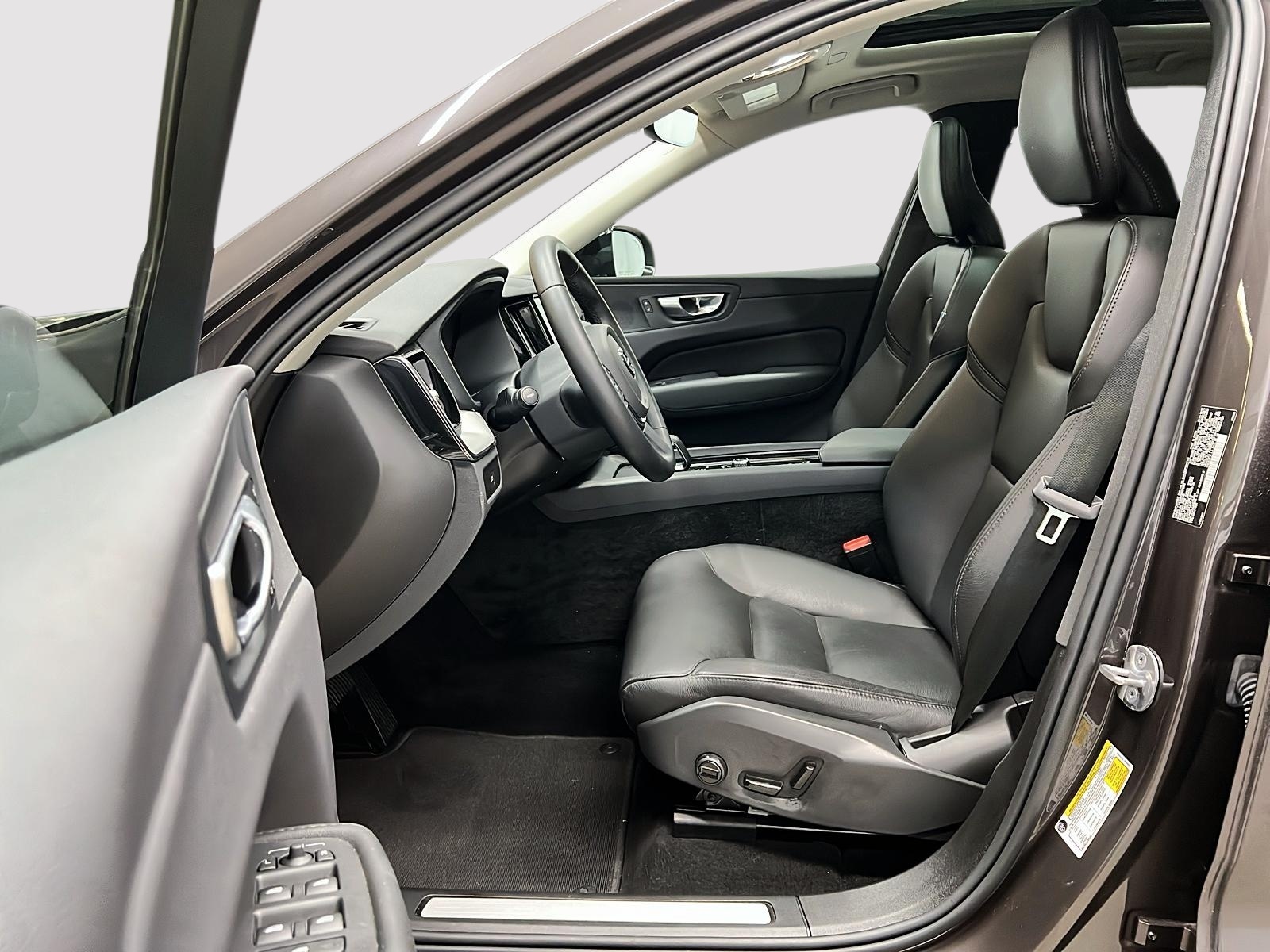 Volvo XC60 B5 CORE CUIR TOIT PANO NAV 4RM 2024 — photo 7