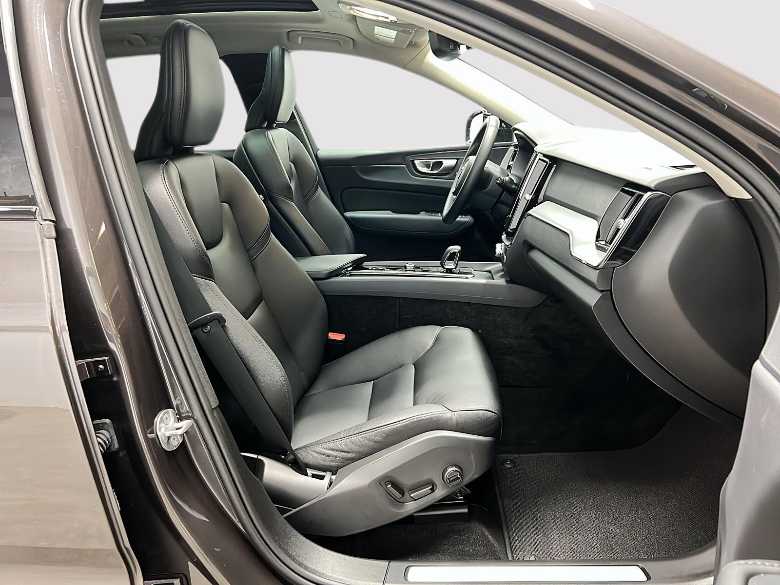 Volvo XC60 B5 CORE CUIR TOIT PANO NAV 4RM 2024 — photo 8